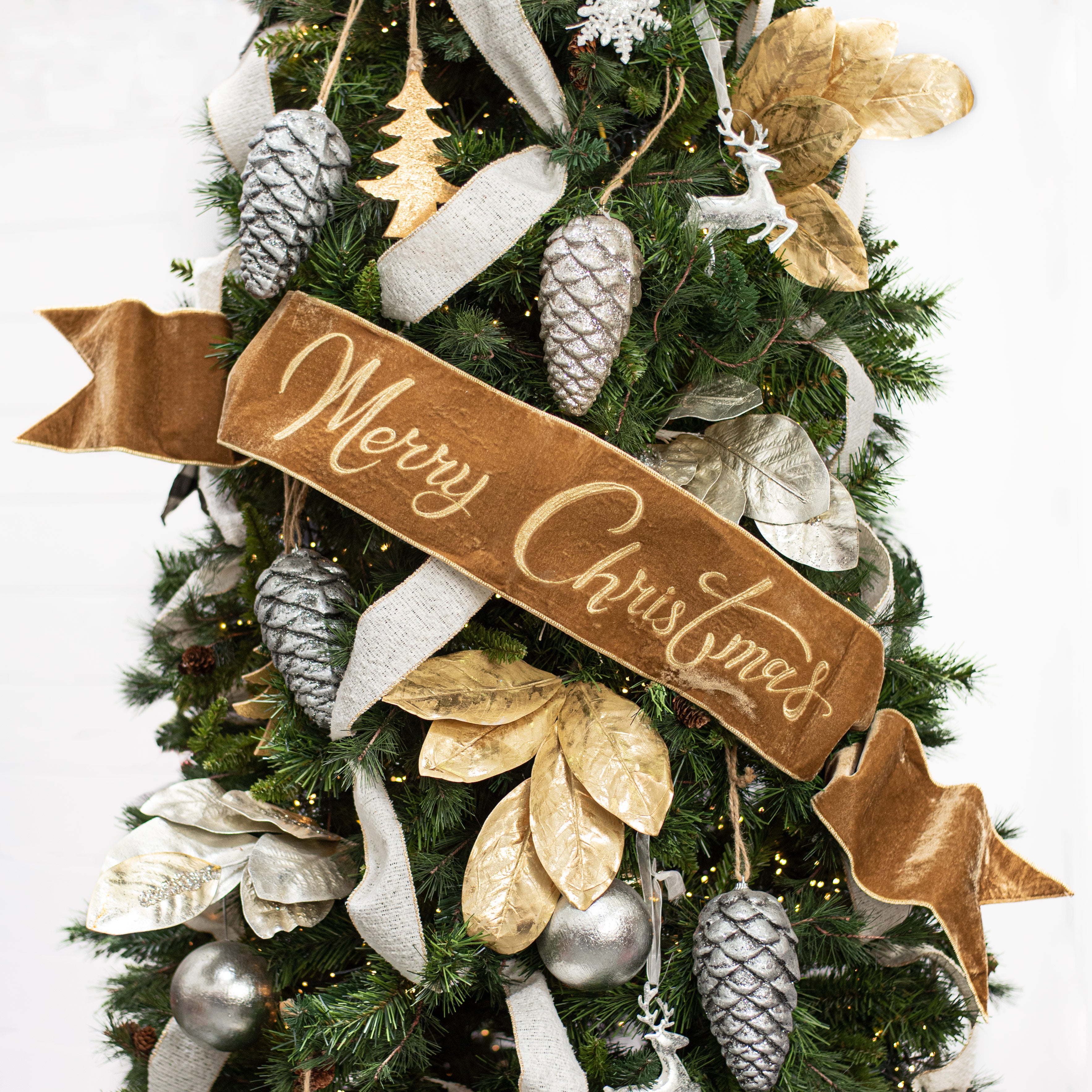 [D Stevens] 6" Merry Christmas Velvet Banner: Gold Lifestyle Photo