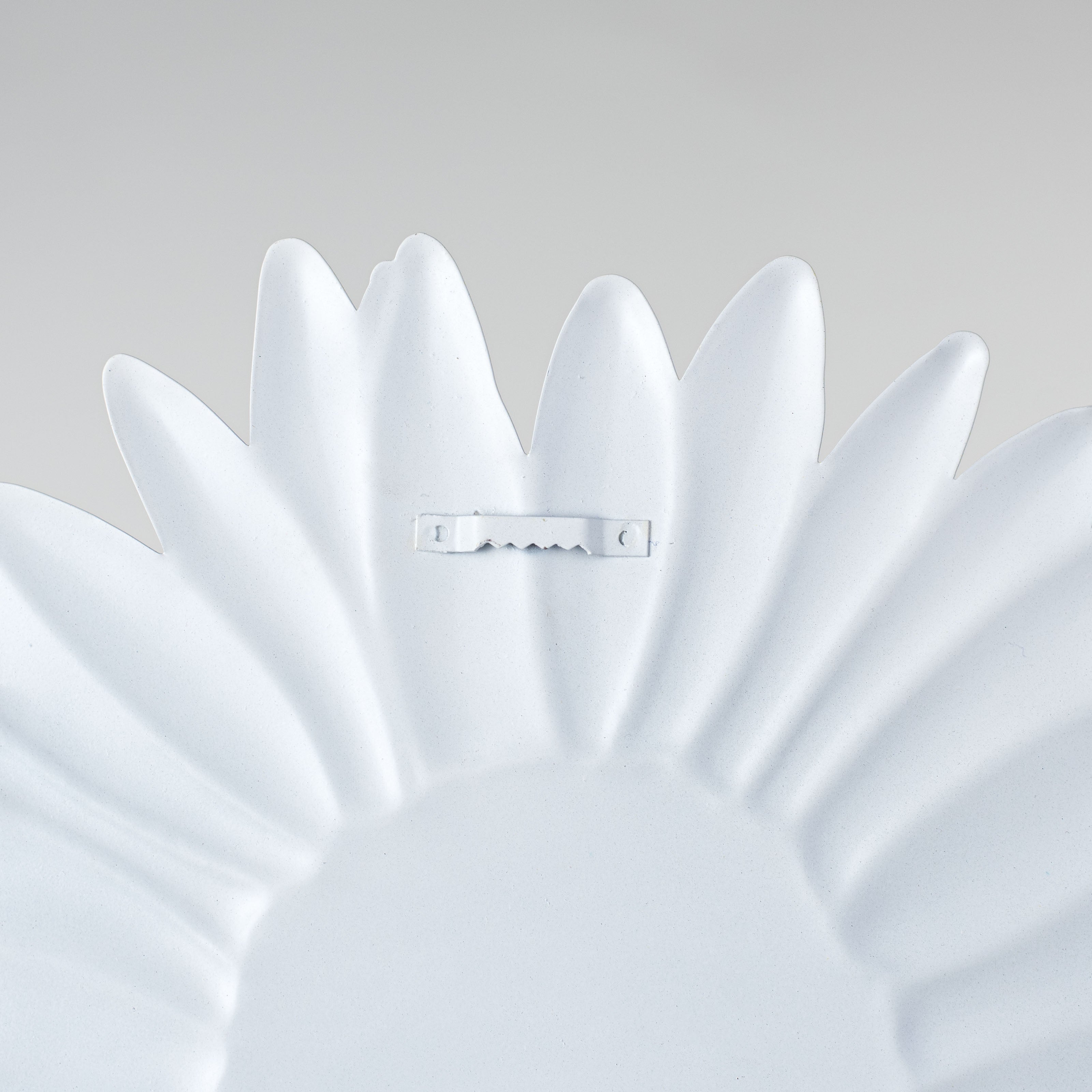 12" Metal Embossed Hanger: Check Sunflower detail photo 4