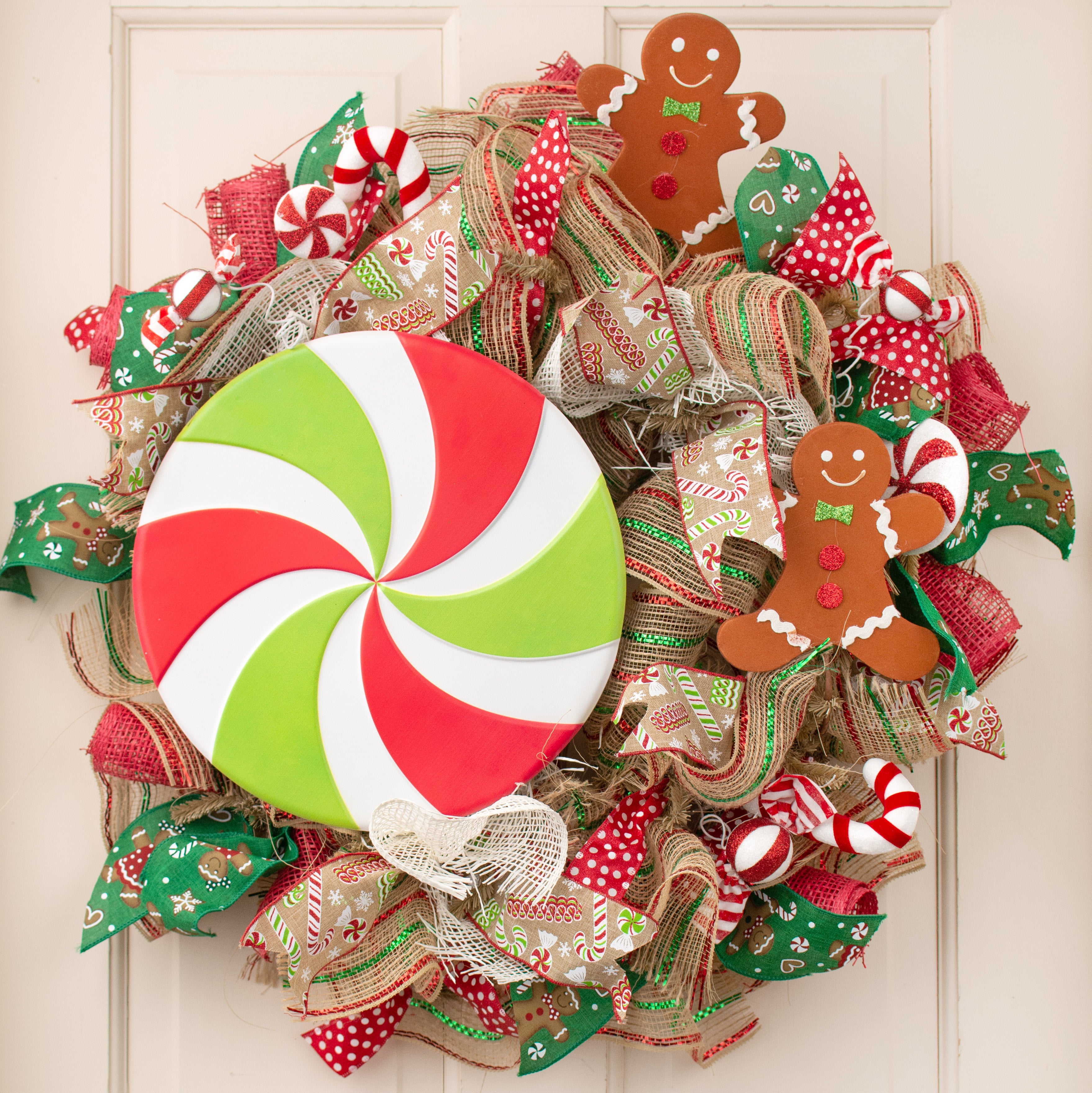 12" Metal Embossed Hanger: Peppermint With Lime Lifestyle Photo