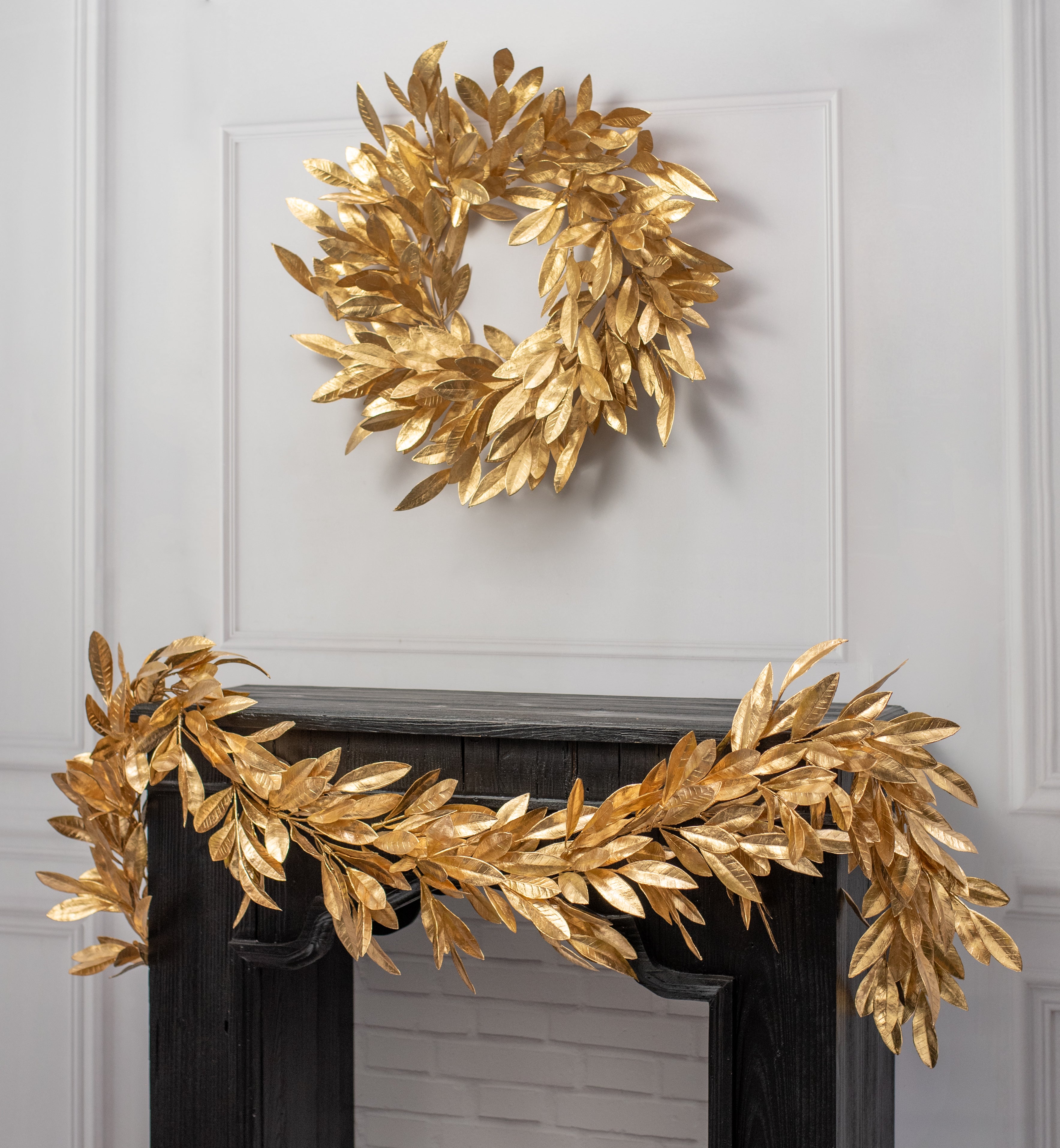 24" Metallic Bay Leaf Wreath: Gold Lifestyle Photo
