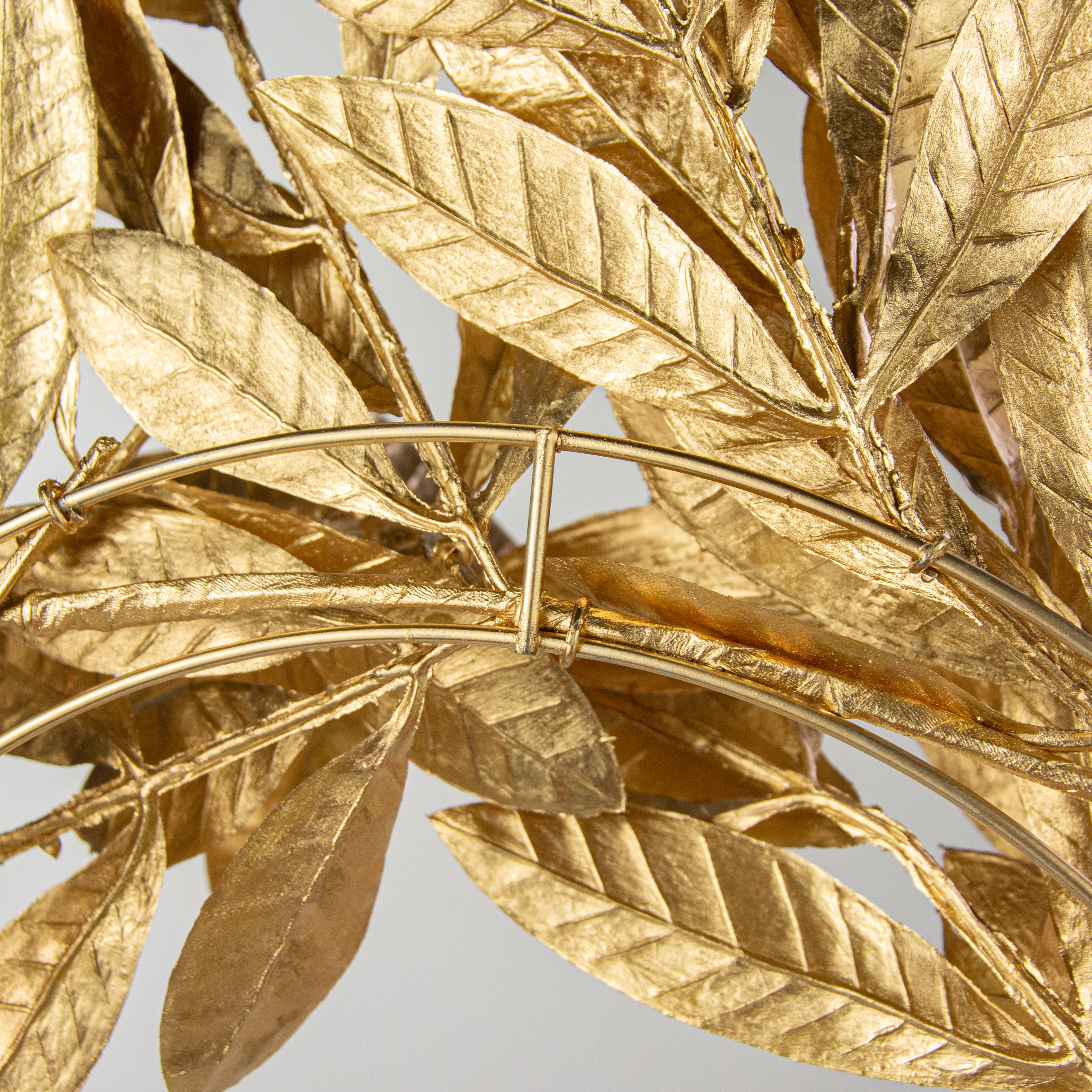 24" Metallic Bay Leaf Wreath: Gold detail photo 4
