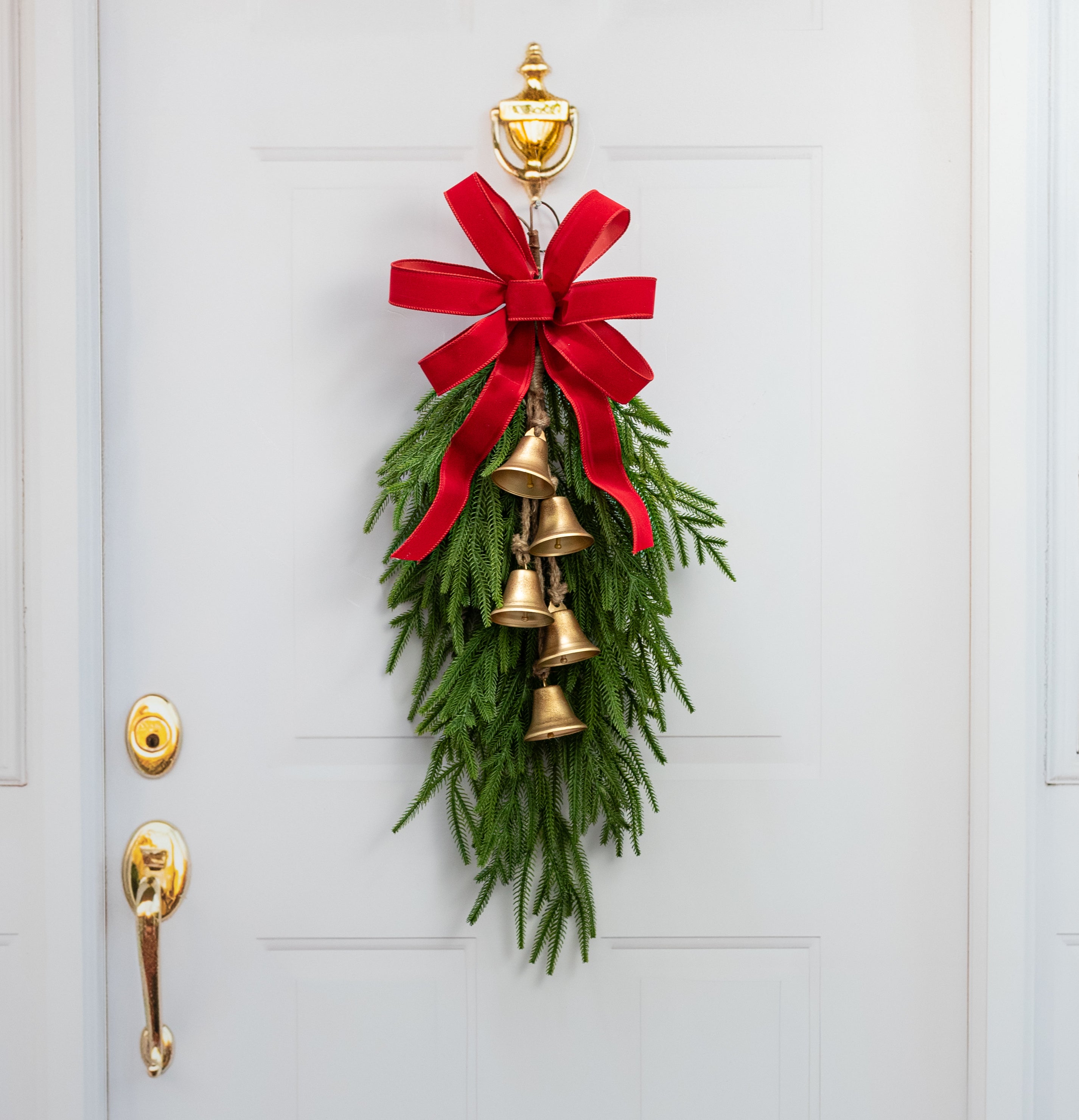 Mini Liberty Bell Ornament Hanger: Vintage Gold Lifestyle Photo