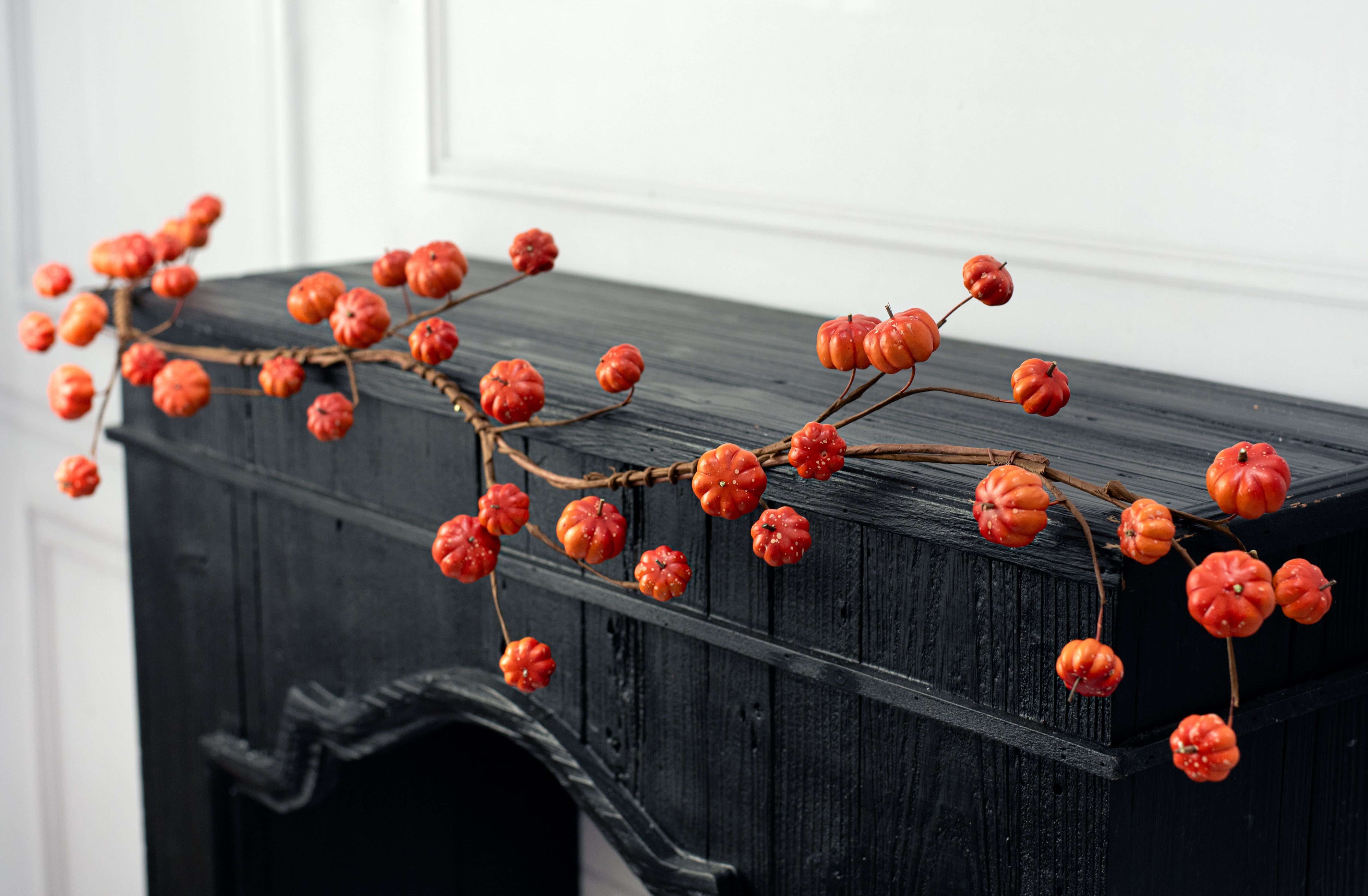 4' Mini Polka Dot Pumpkins Garland Lifestyle Photo