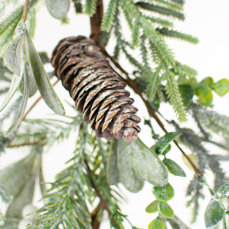 5' Mistletoe & Pine Mix Garland detail photo 3