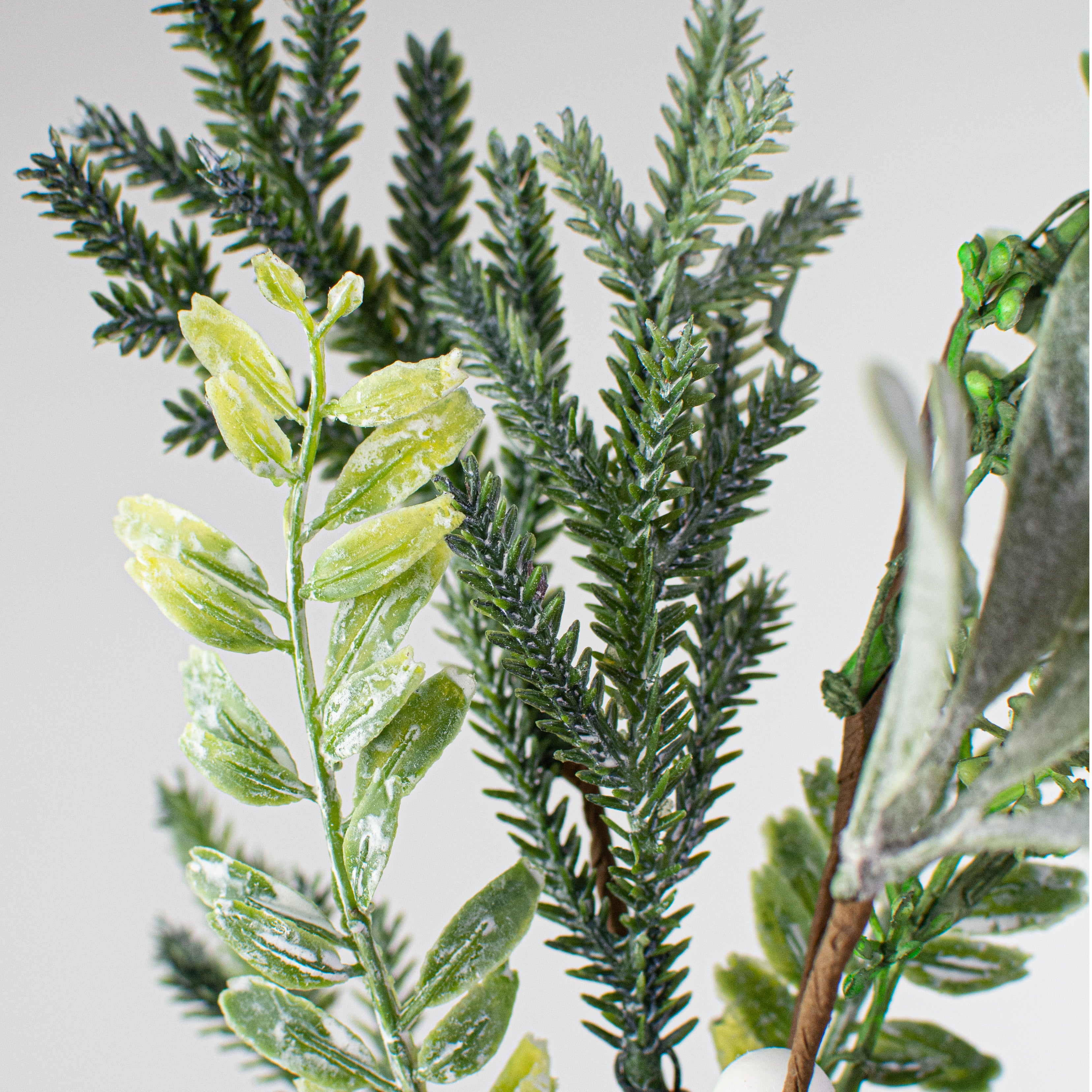 18" Mistletoe & Pine Mix Pick Lifestyle Photo