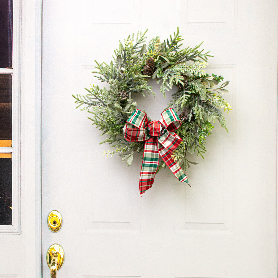21" Mistletoe & Pine Mix Wreath Lifestyle Photo