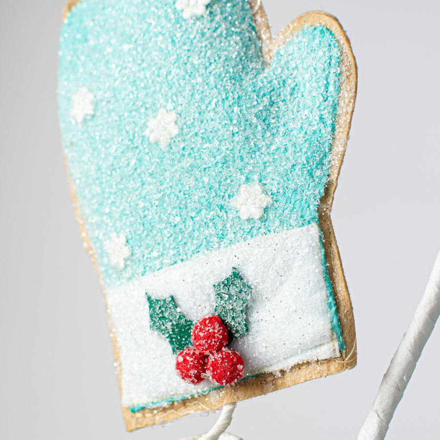 28" Mitten Spray: Pink & Blue Lifestyle Photo