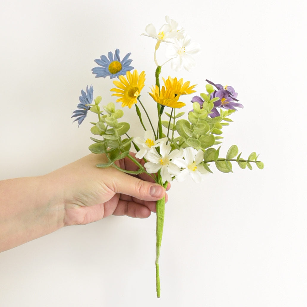 12" Mixed Pastel Daisy Bush detail photo 3
