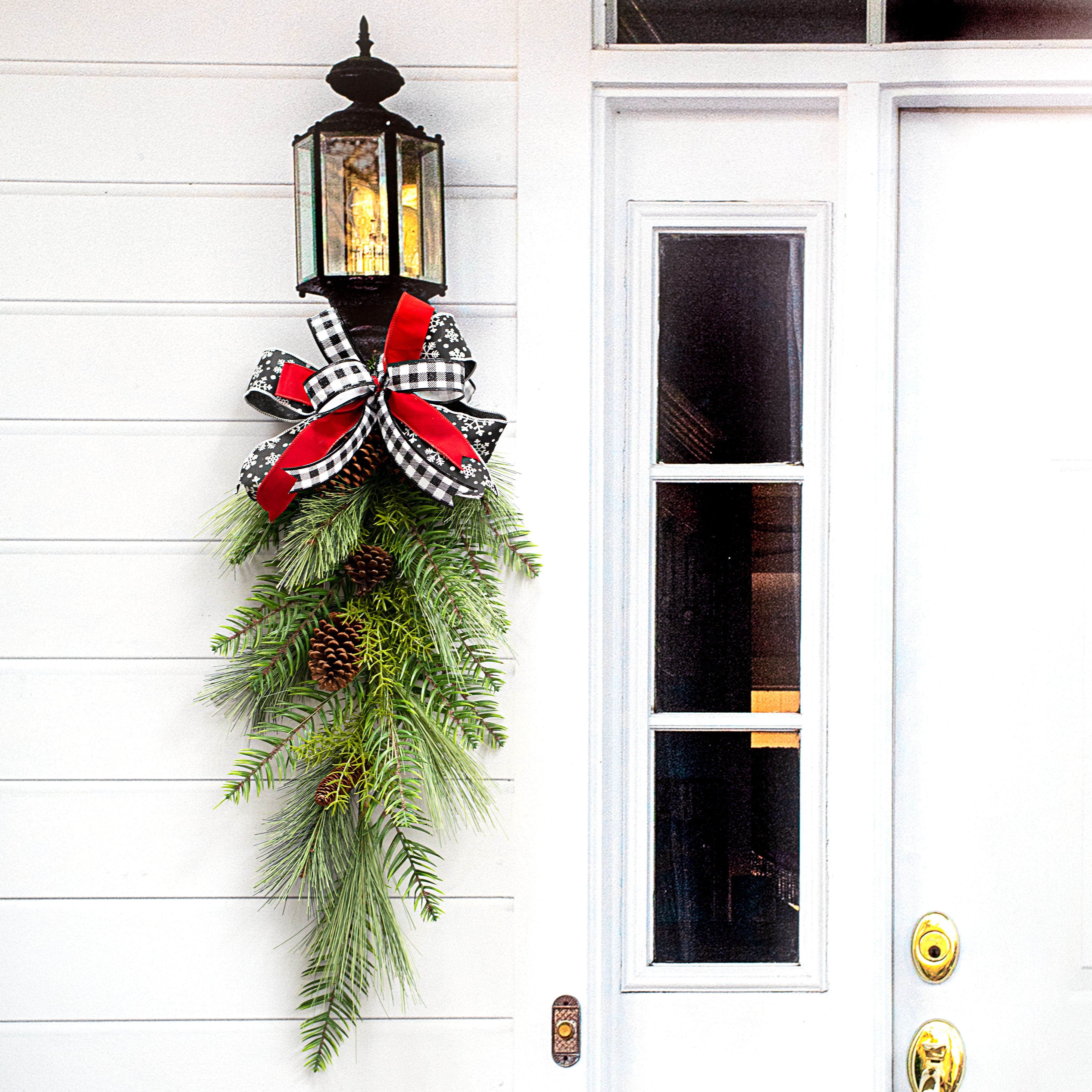 32" Mixed Pine Teardrop Lifestyle Photo
