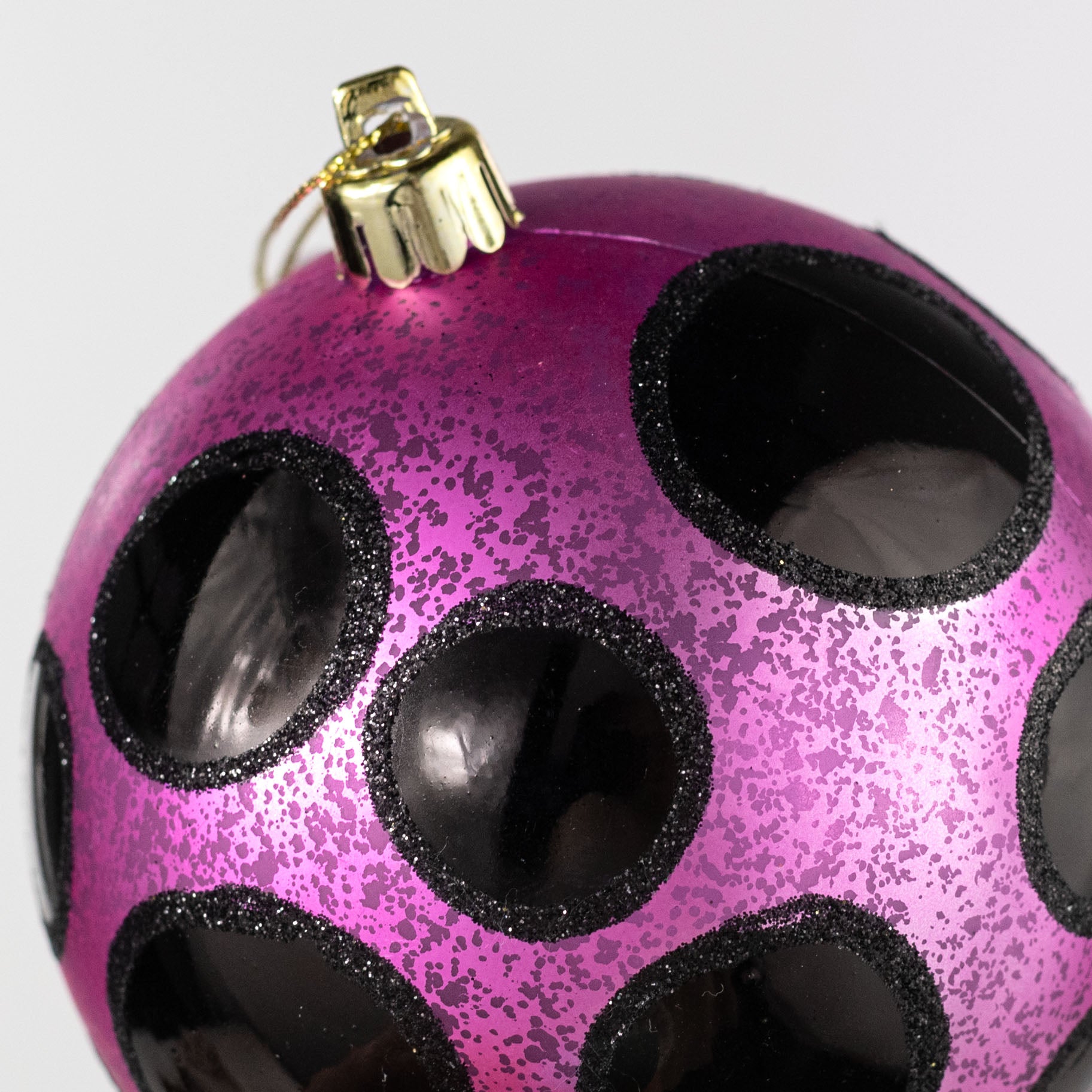 100mm Antiqued Dots Ornament: Fuchsia Pink & Black detail photo 3