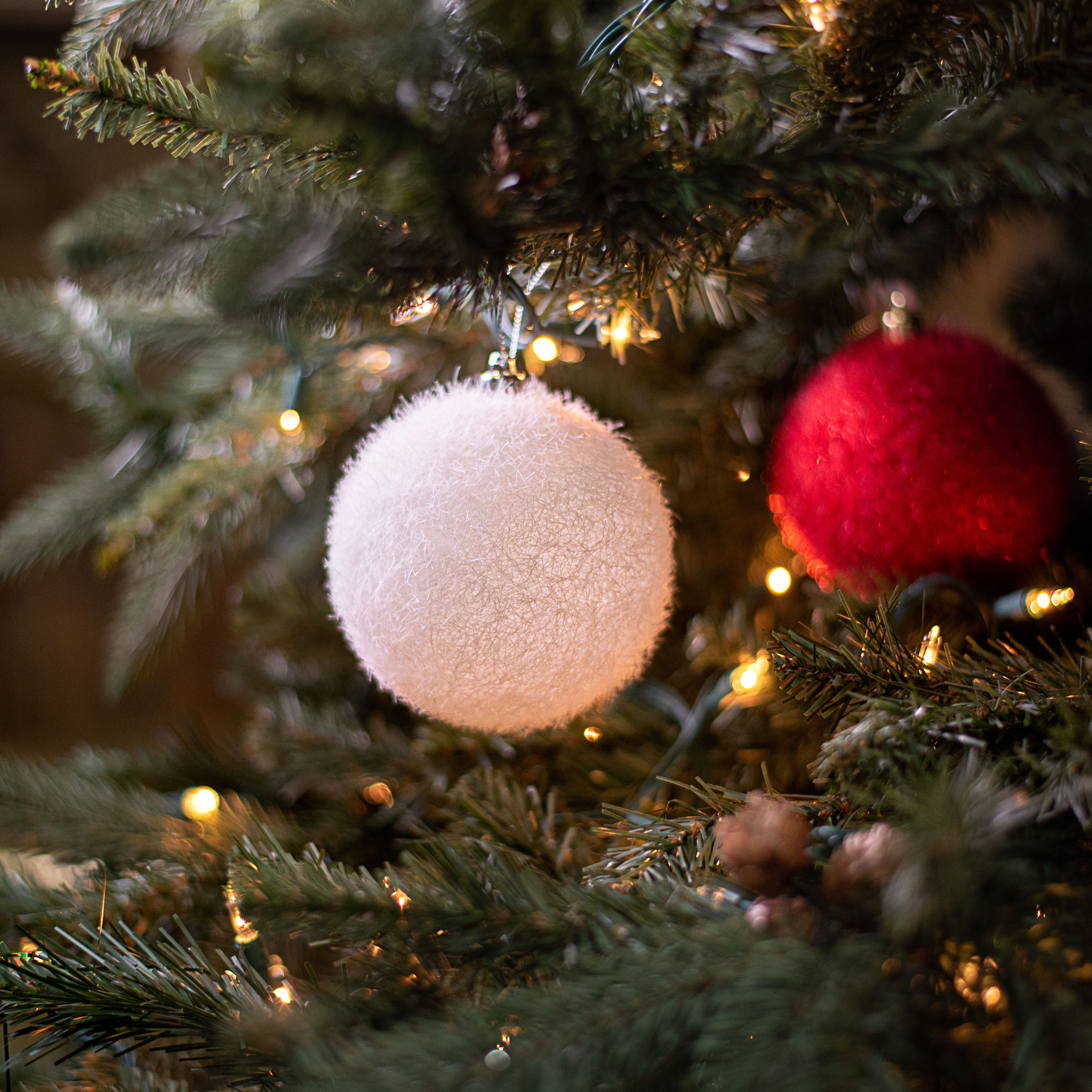 100MM Flocked Glitter Ball Ornament: White Lifestyle Photo