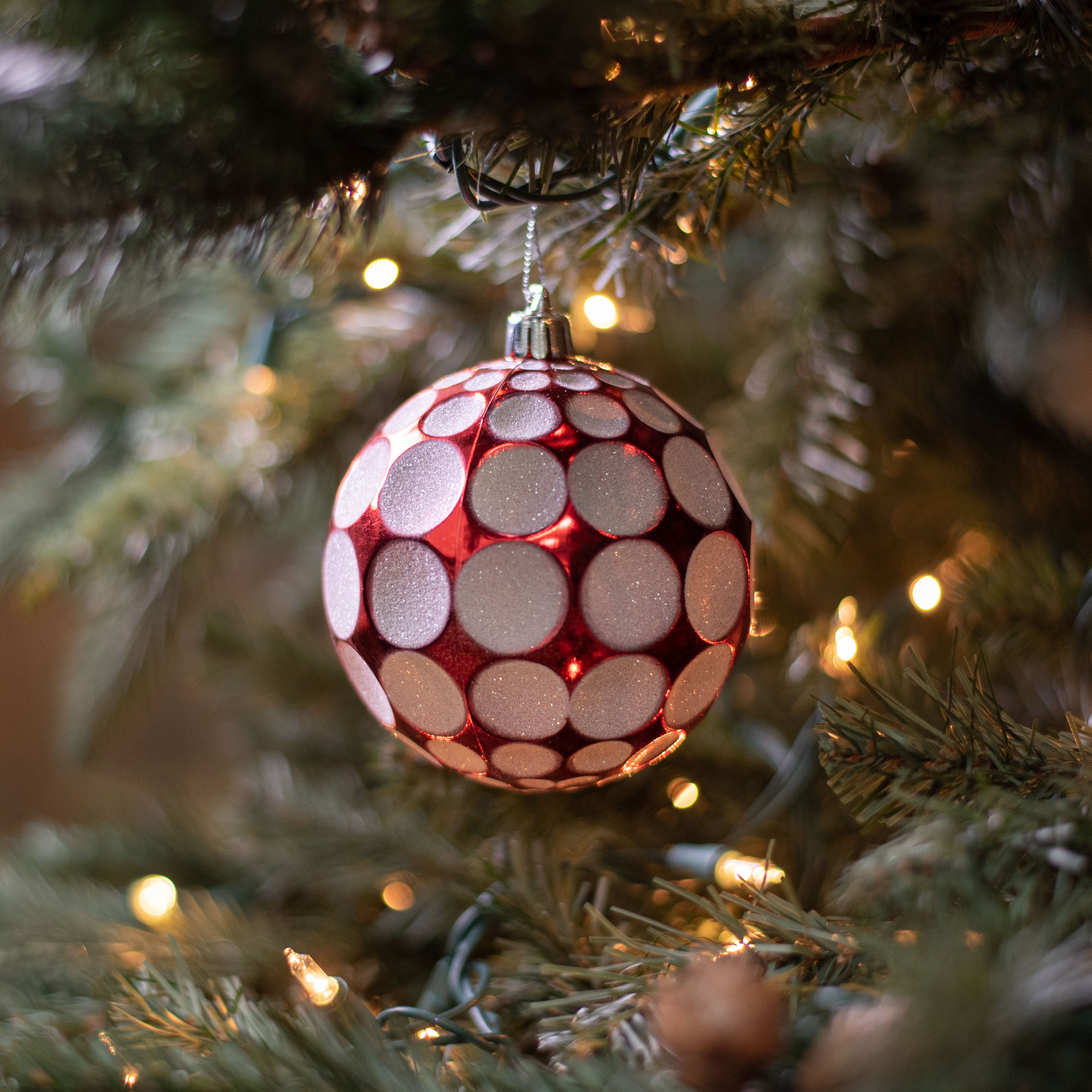 100MM Indent Dot Ball Ornament: Red & White Lifestyle Photo