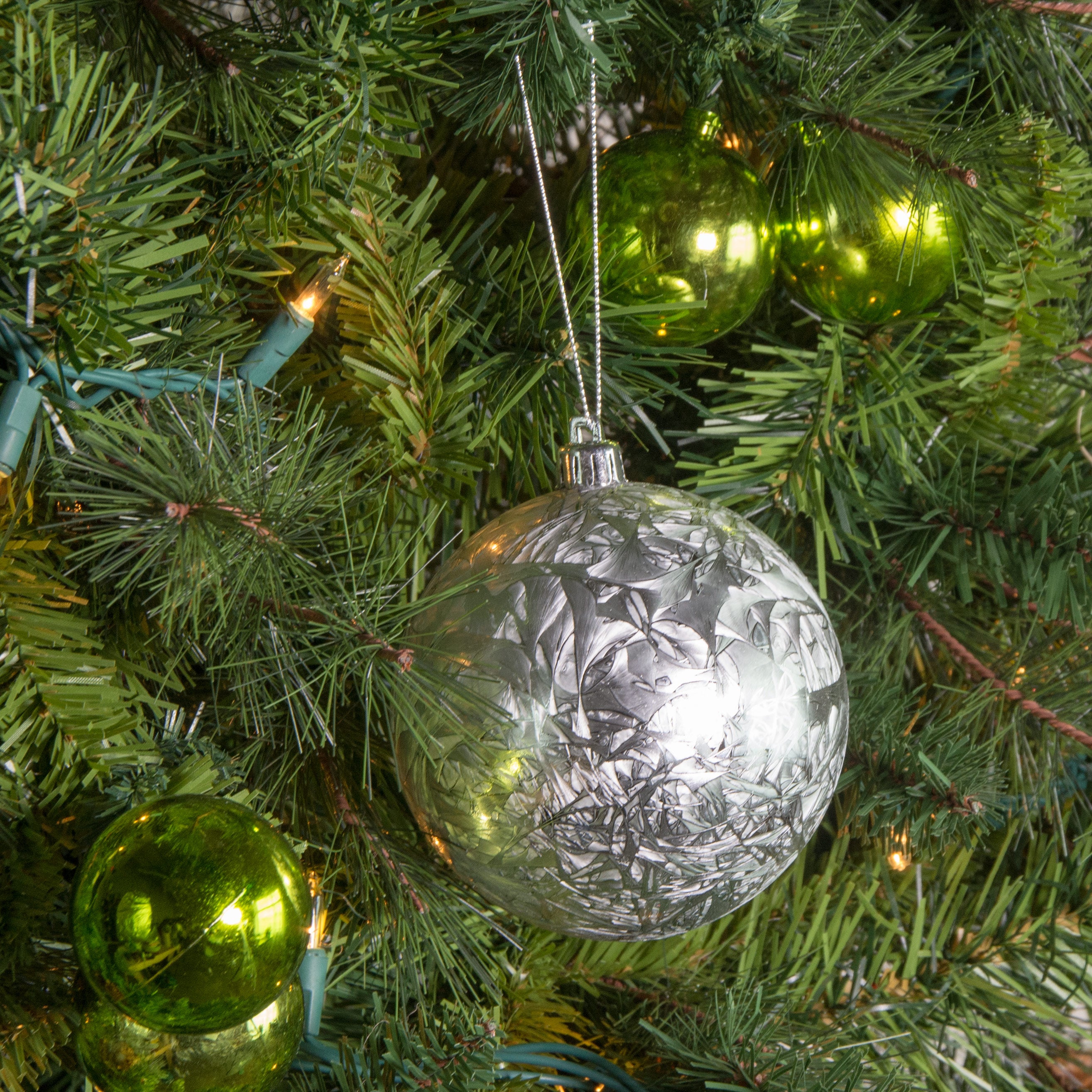 100MM Round Feather Ball Ornament: Silver Lifestyle Photo