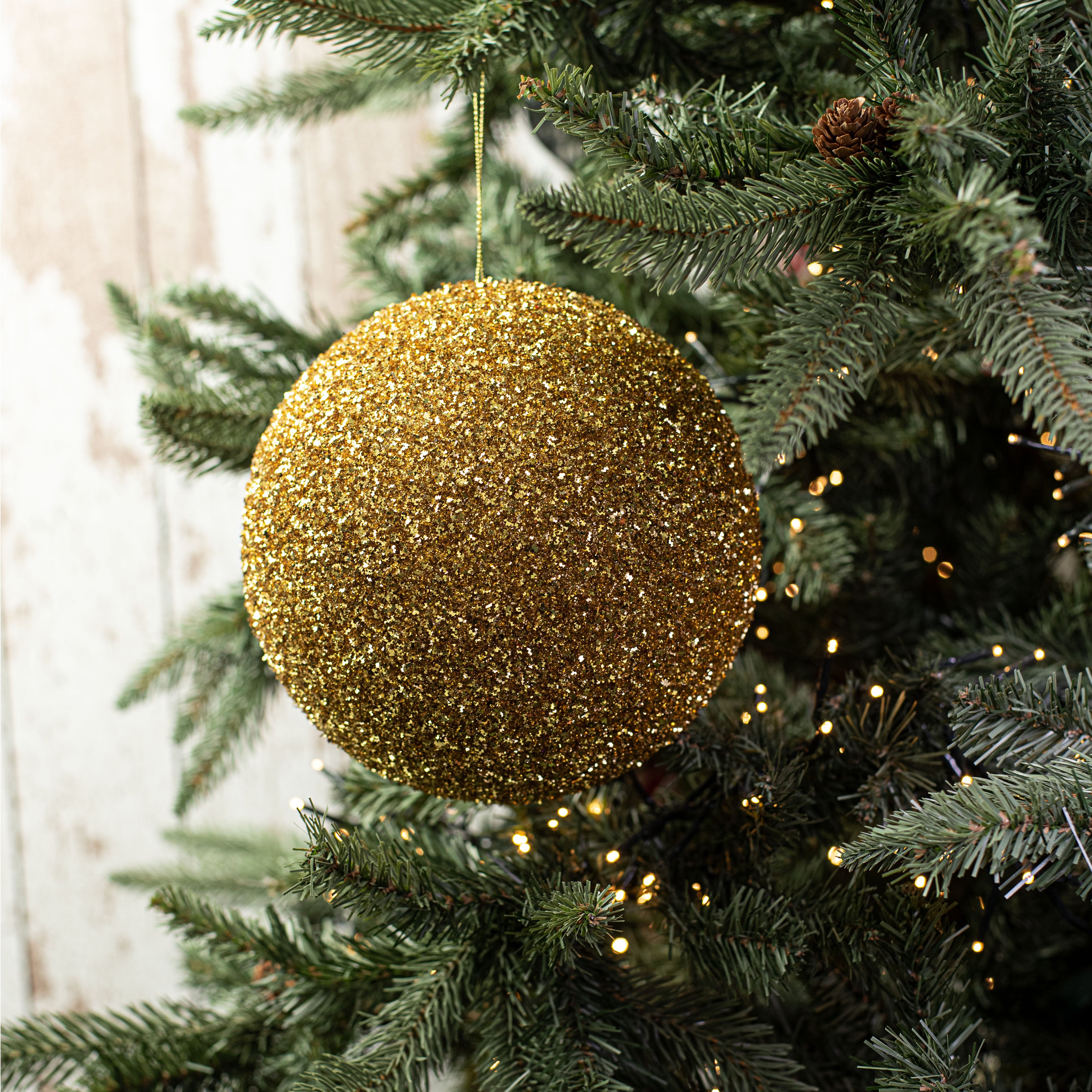 200MM Tinsel Glitter Ball Ornament: Gold Lifestyle Photo