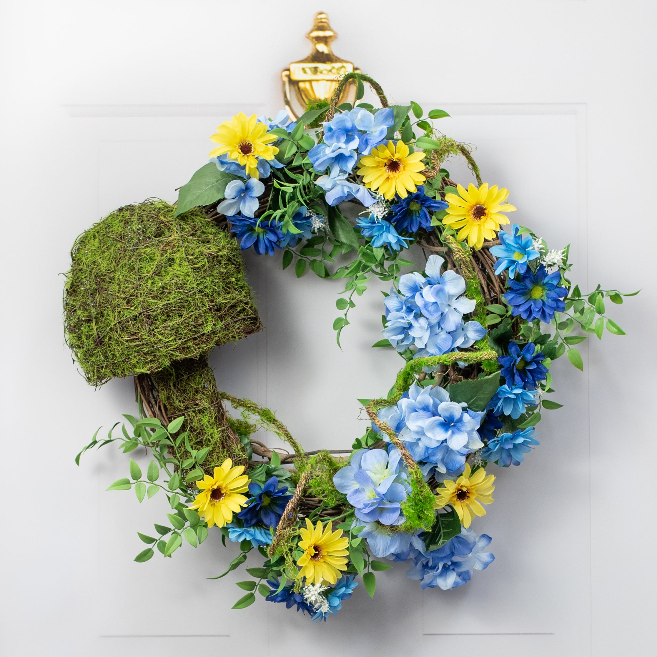 13" Moss Mushroom Form Lifestyle Photo