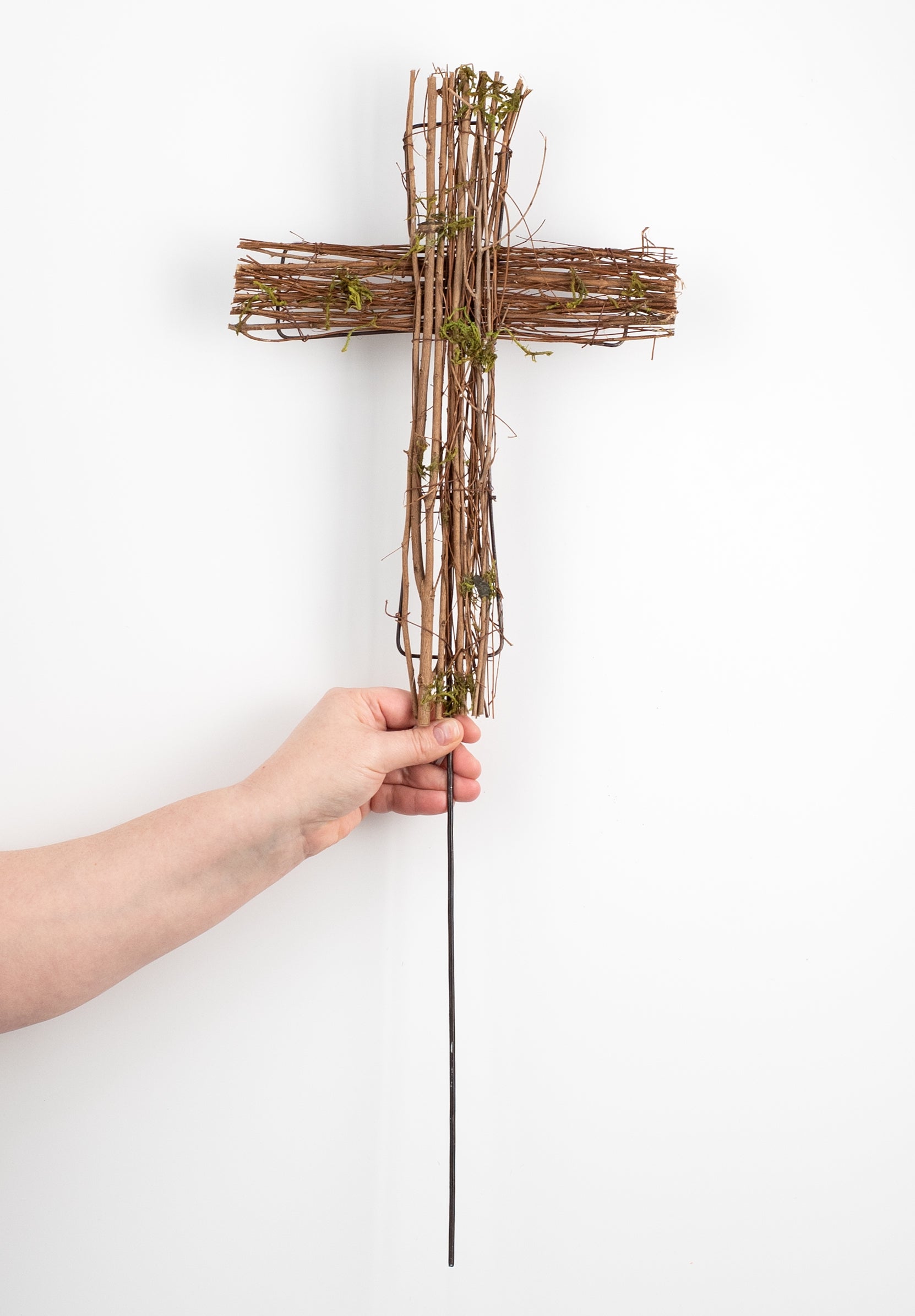 27" Moss Natural Twig Cross Pick detail photo 3