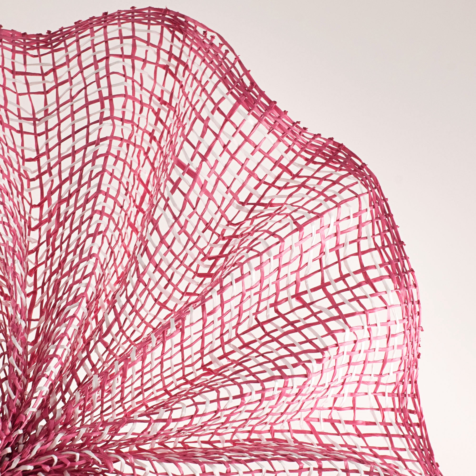 10" Multi Poly Burlap Check Mesh: Fuchsia & White detail photo 4