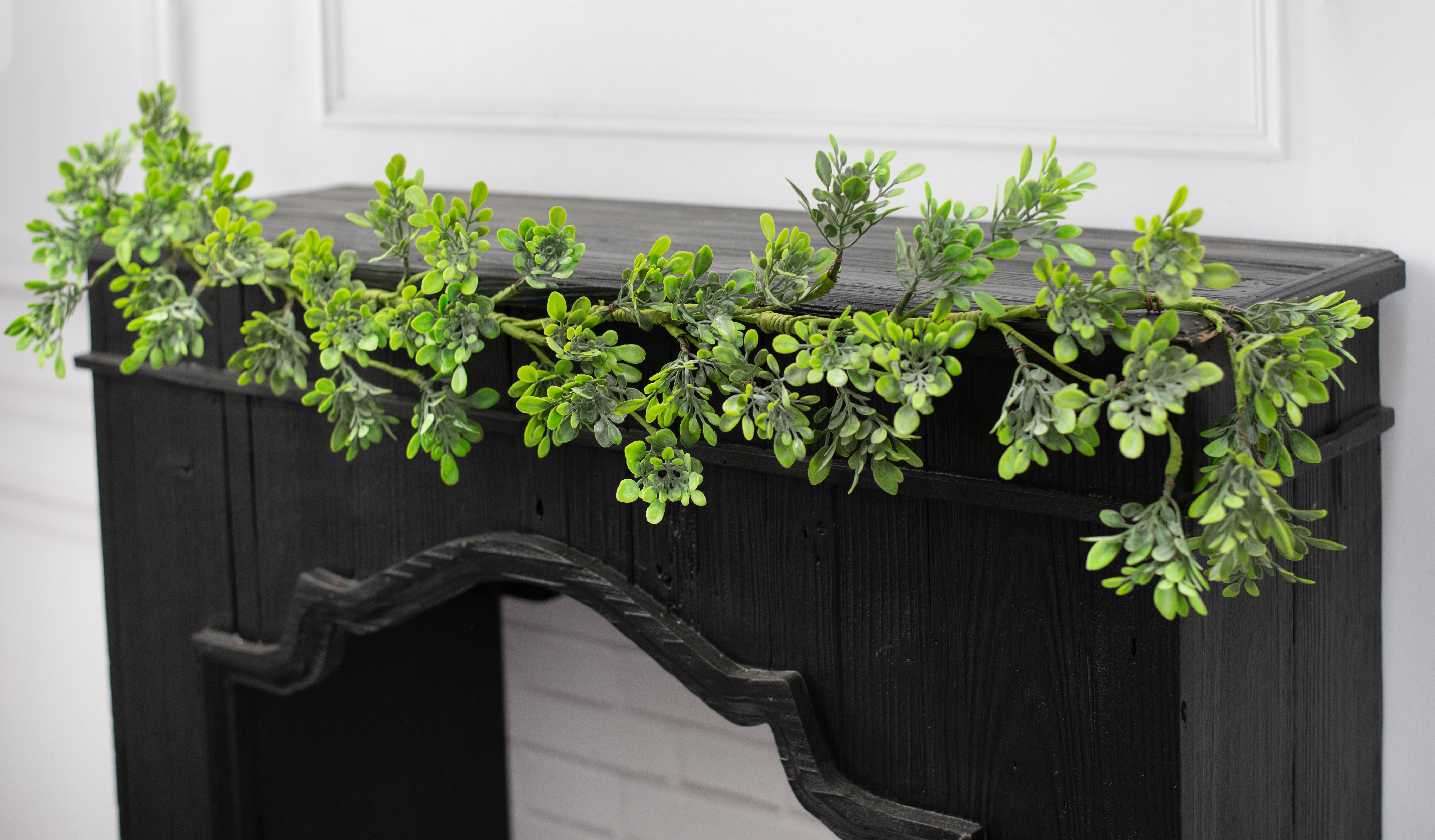 4' Oregonia Greenery Leaves Garland Lifestyle Photo