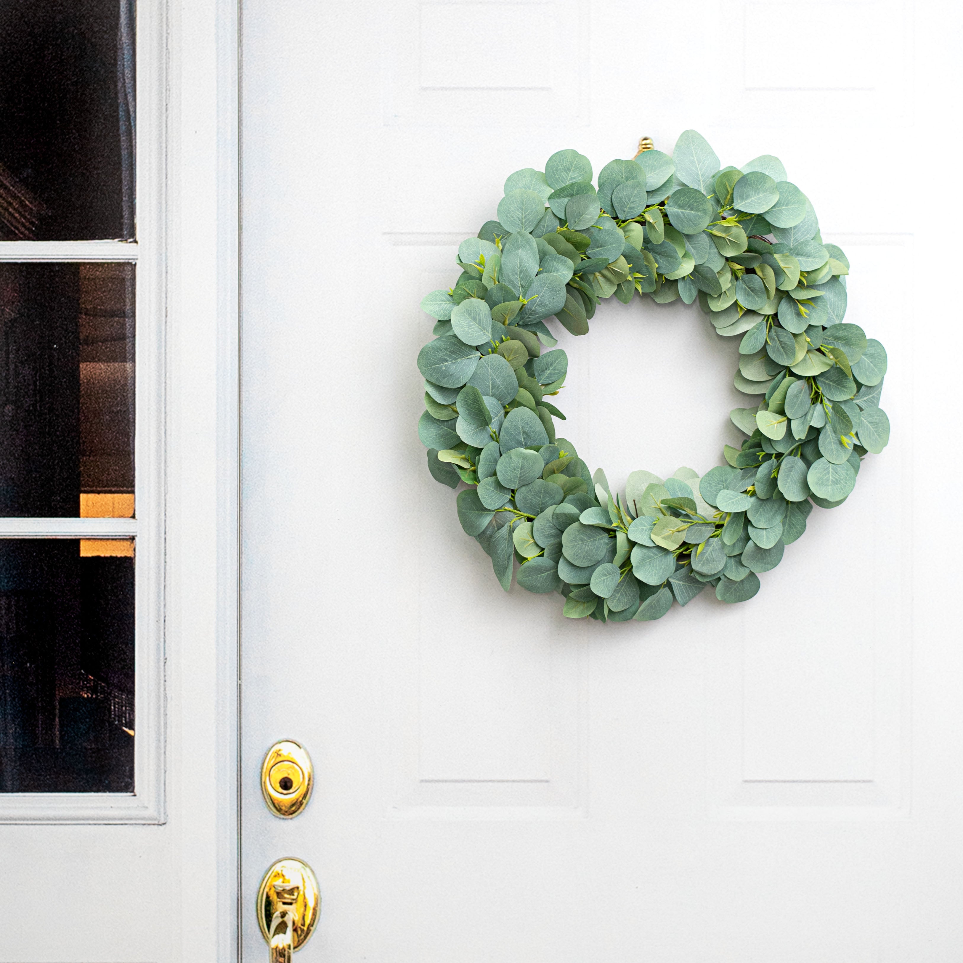 20" Oval Leaf Eucalyptus Wreath Lifestyle Photo