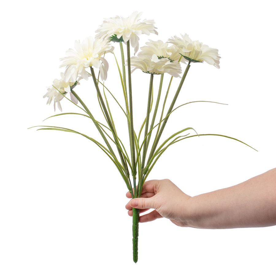 19" Paris Daisy Bush: Cream (7) Lifestyle Photo