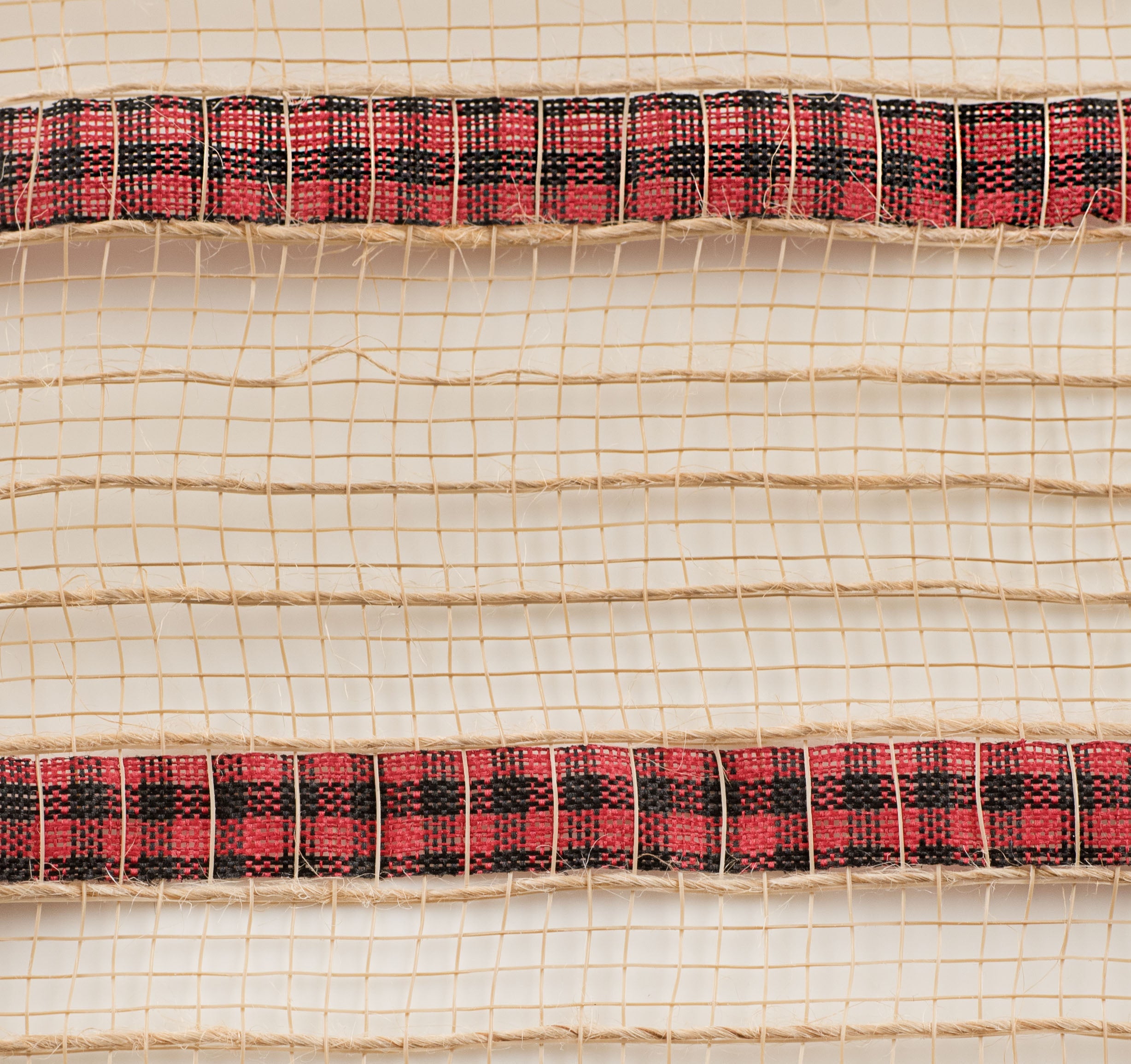 10" Patterned Mesh: Natural Jute & Red Buffalo Plaid Print detail photo 3