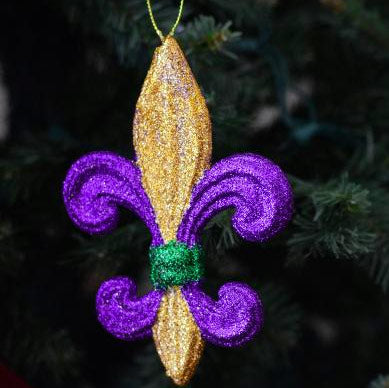 6" PGG Glitter Fleur de Lis Ornament Lifestyle Photo