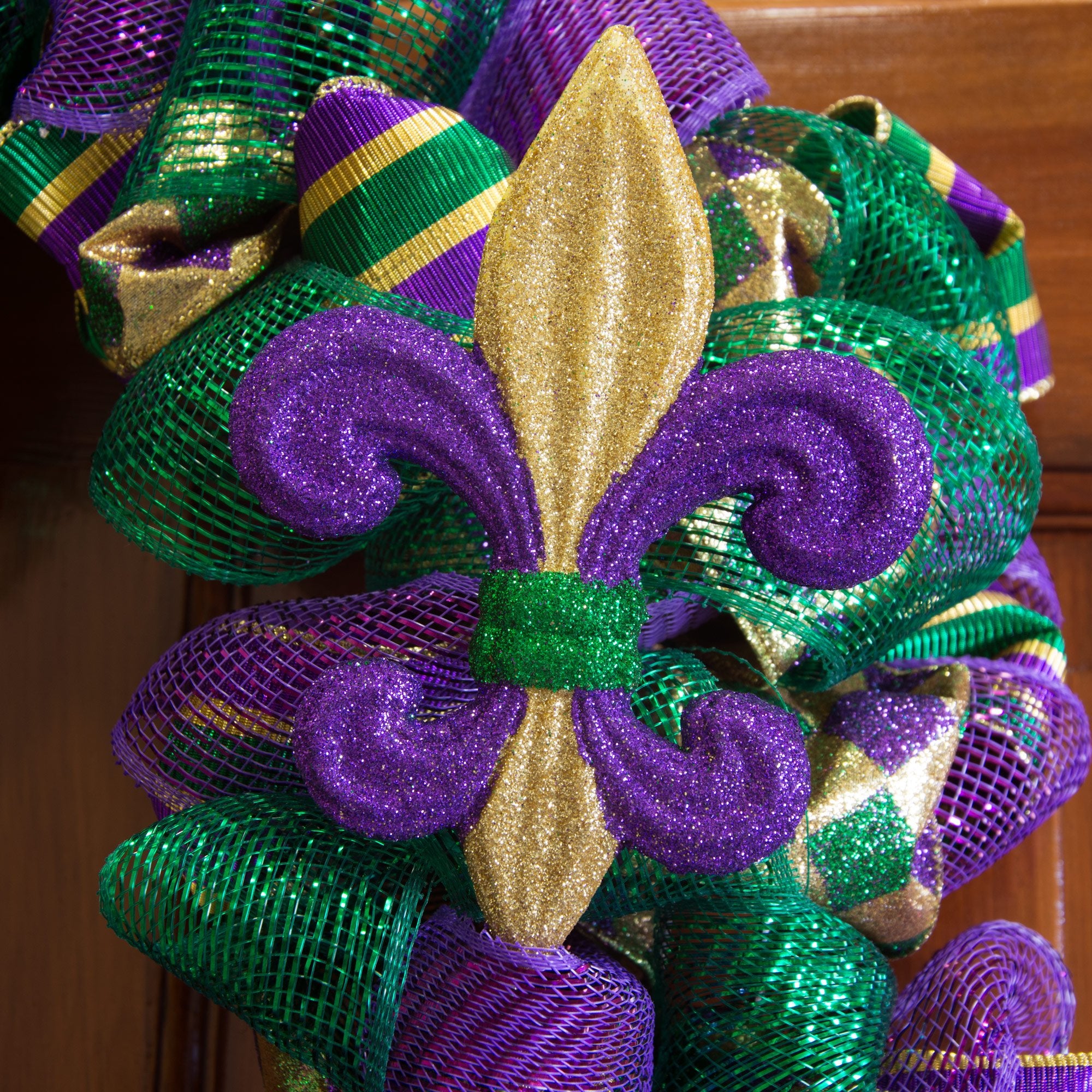 PGG Glitter Fleur de Lis Pick: 6" Lifestyle Photo