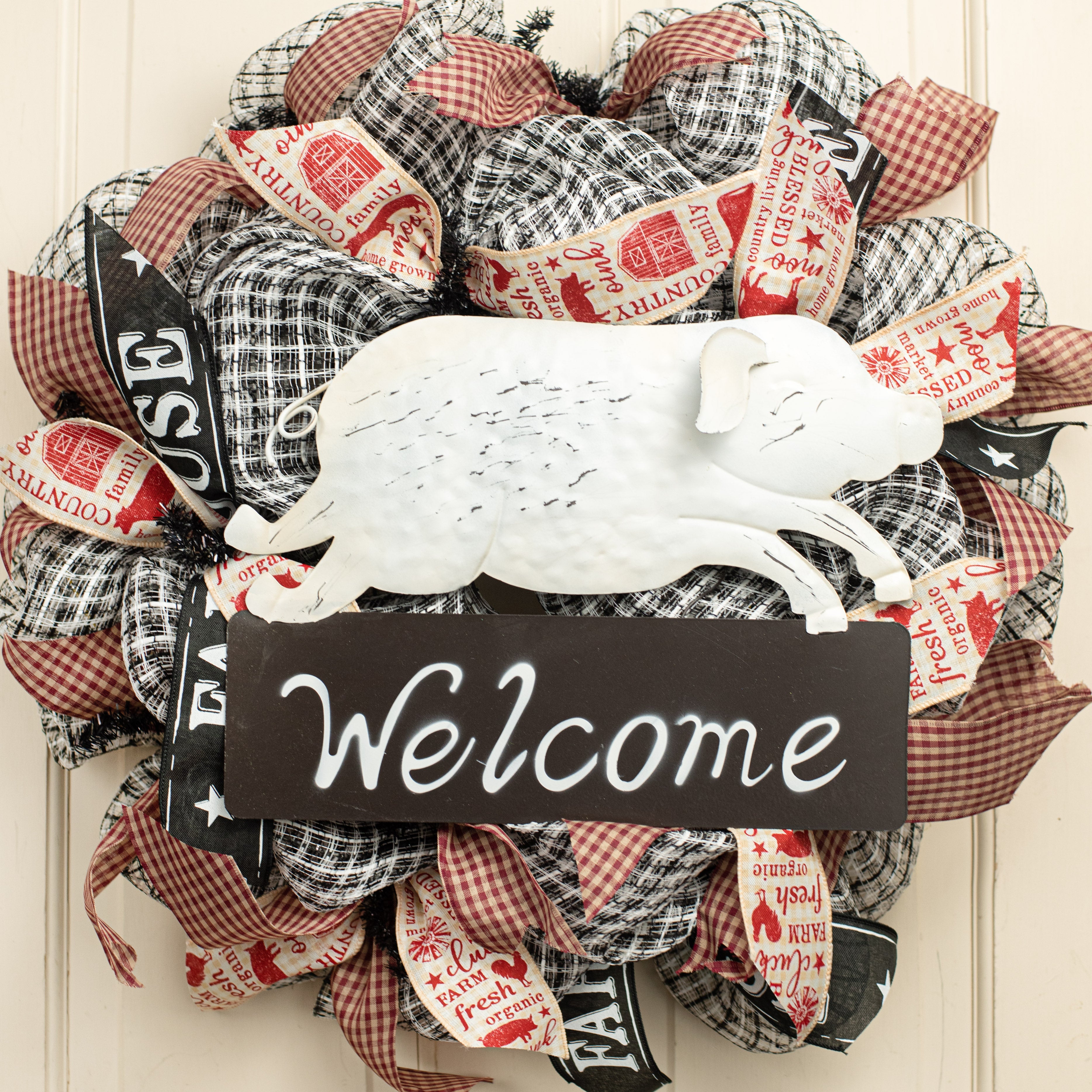 15" Piglet Welcome Metal Sign detail photo 3