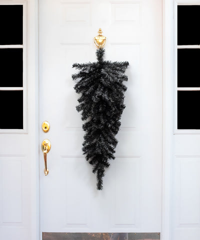 36" Pine Teardrop Swag: Black (90 Tips) Lifestyle Photo