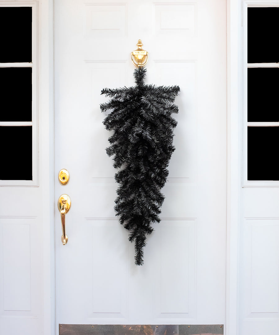 36" Pine Teardrop Swag: Black (90 Tips) Lifestyle Photo