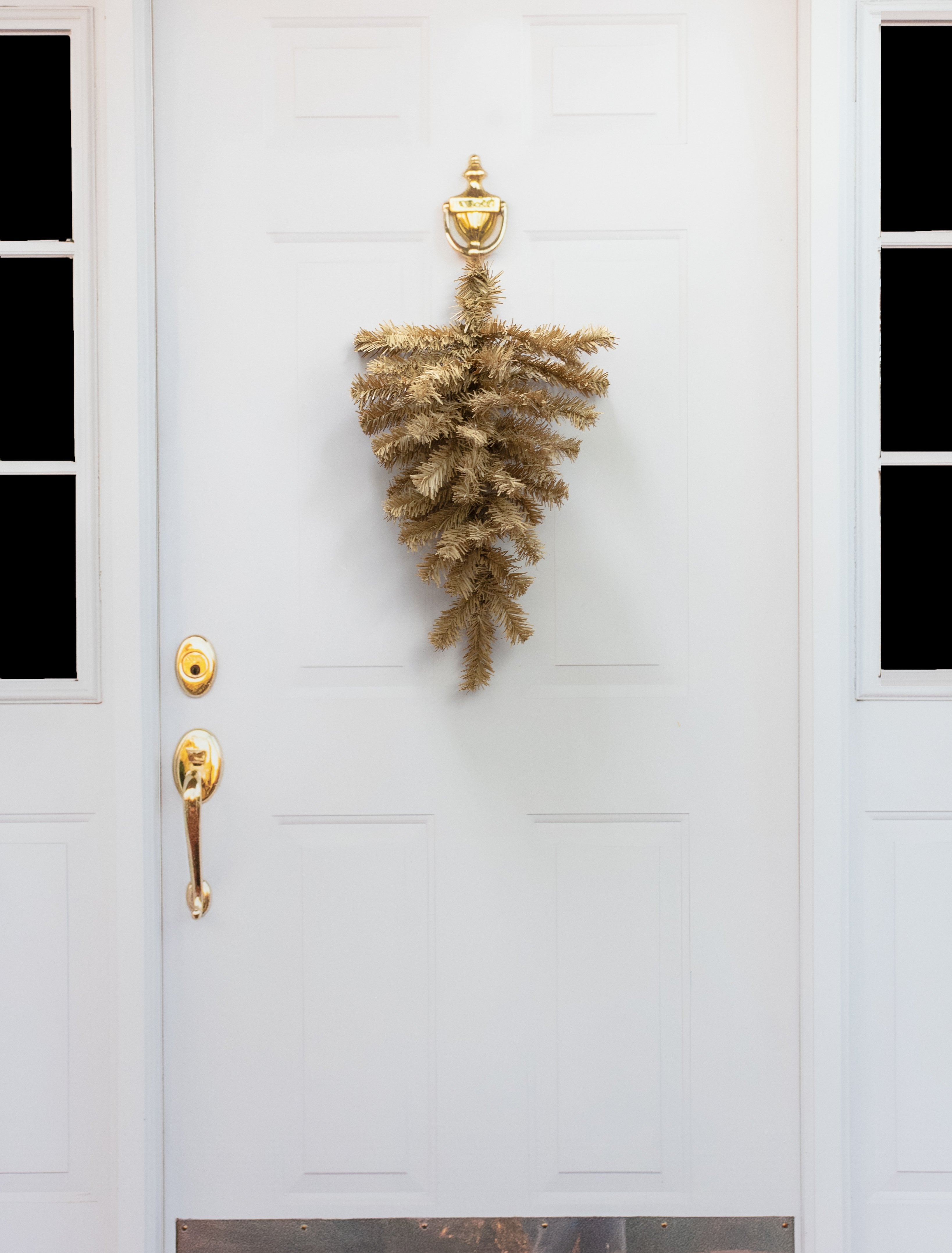 20" Pine Teardrop Swag: Burlap Tan (45 Tips) Lifestyle Photo