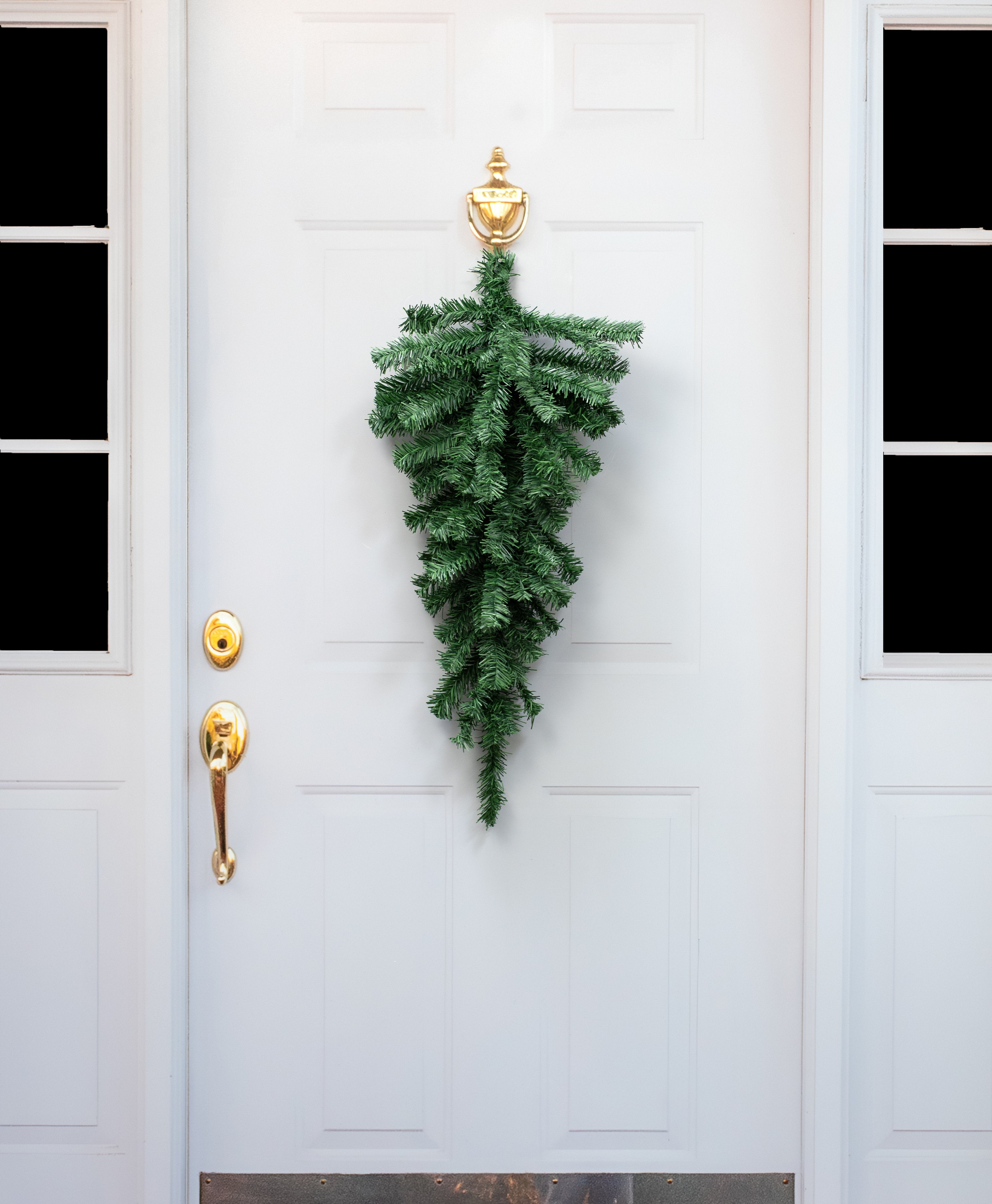 30" Pine Teardrop Swag: Two-Tone Green (70 Tips) Lifestyle Photo