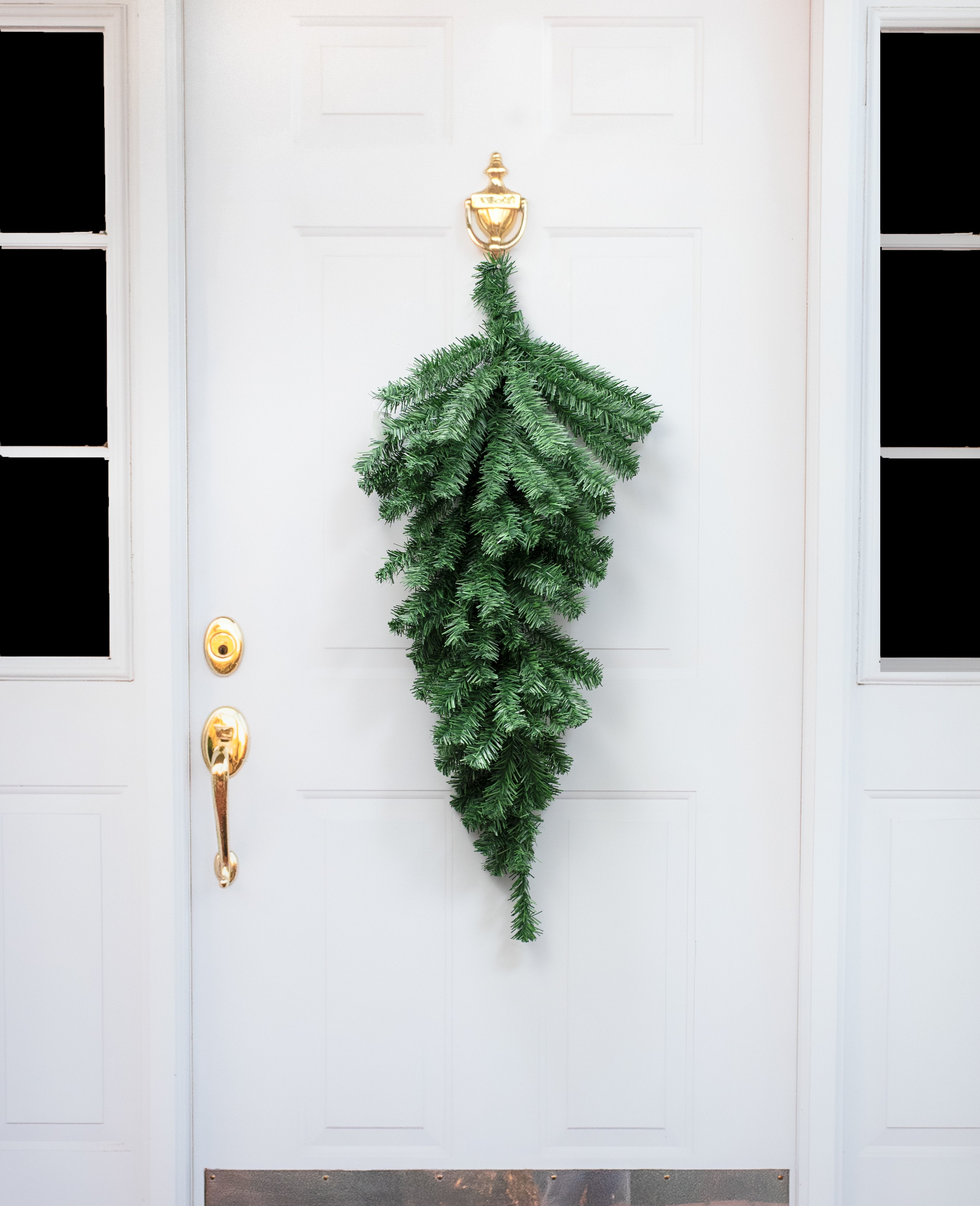 36" Pine Teardrop Swag: Two-Tone Green (90 Tips) Lifestyle Photo