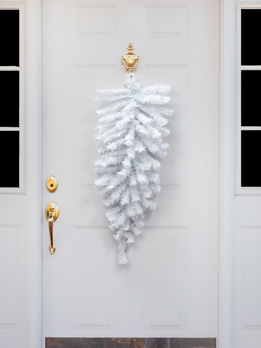 36" Pine Teardrop Swag: White (90 Tips) Lifestyle Photo
