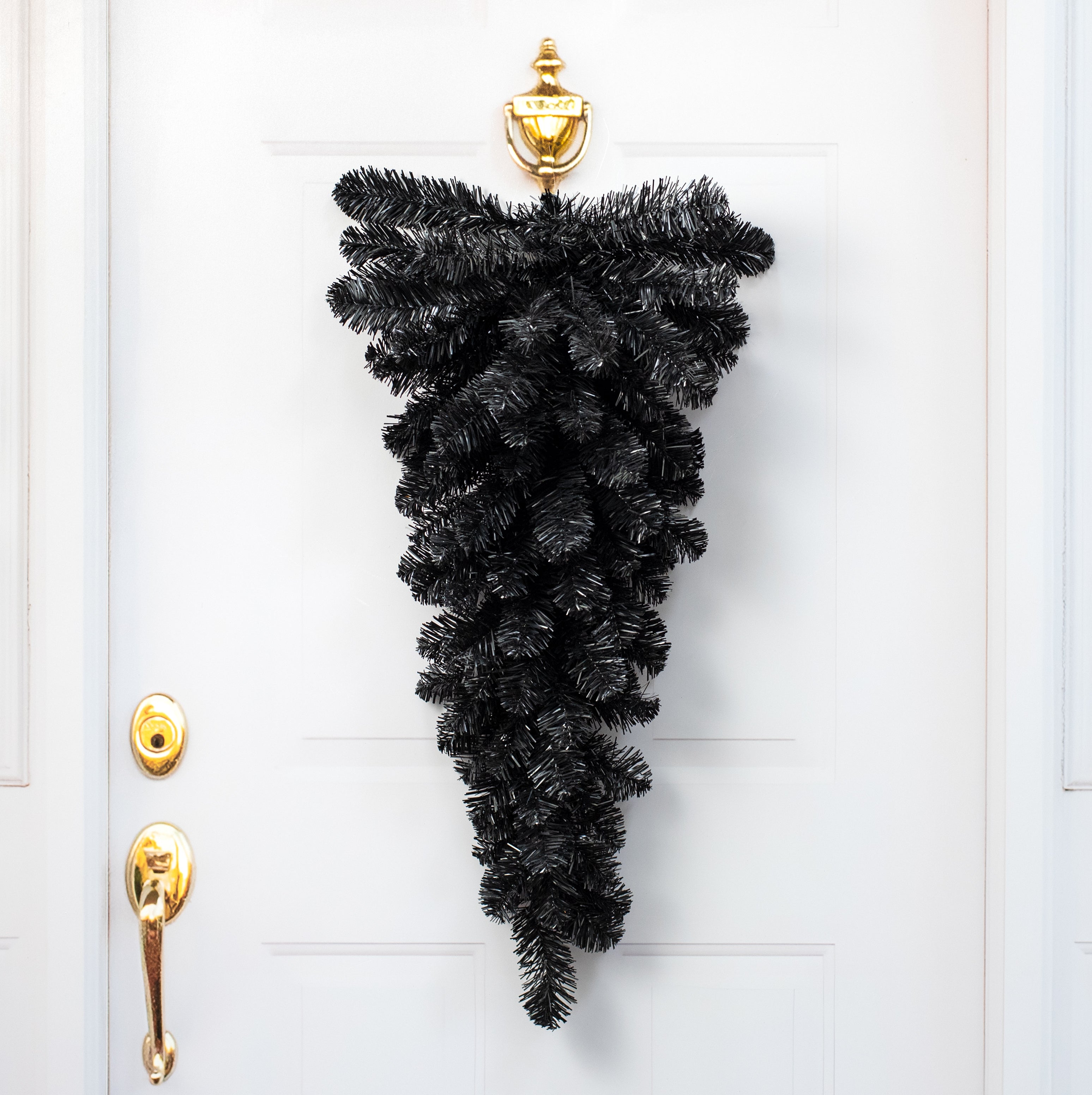 32" Pine Tinsel Teardrop Swag: Black Lifestyle Photo