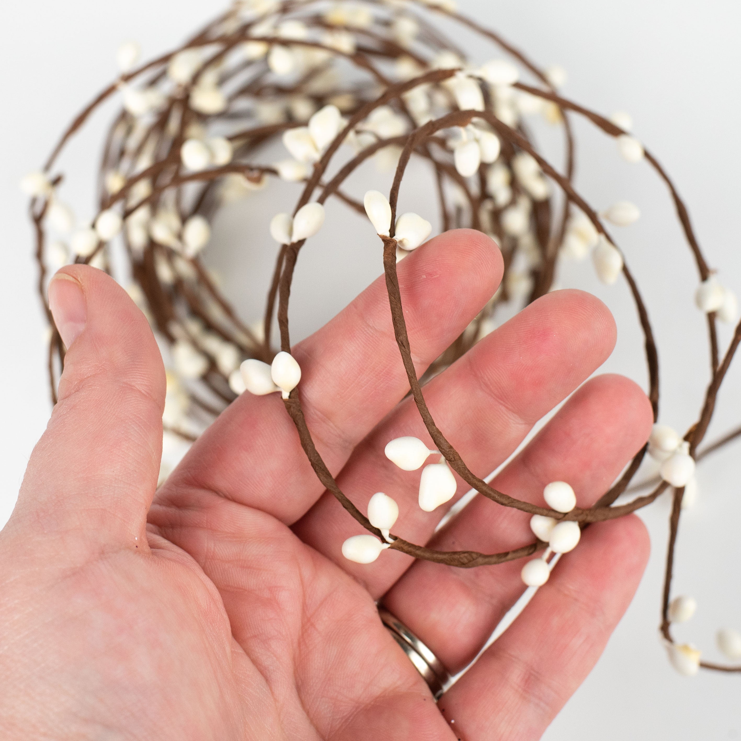 21' Pip Garland: Cream White Lifestyle Photo