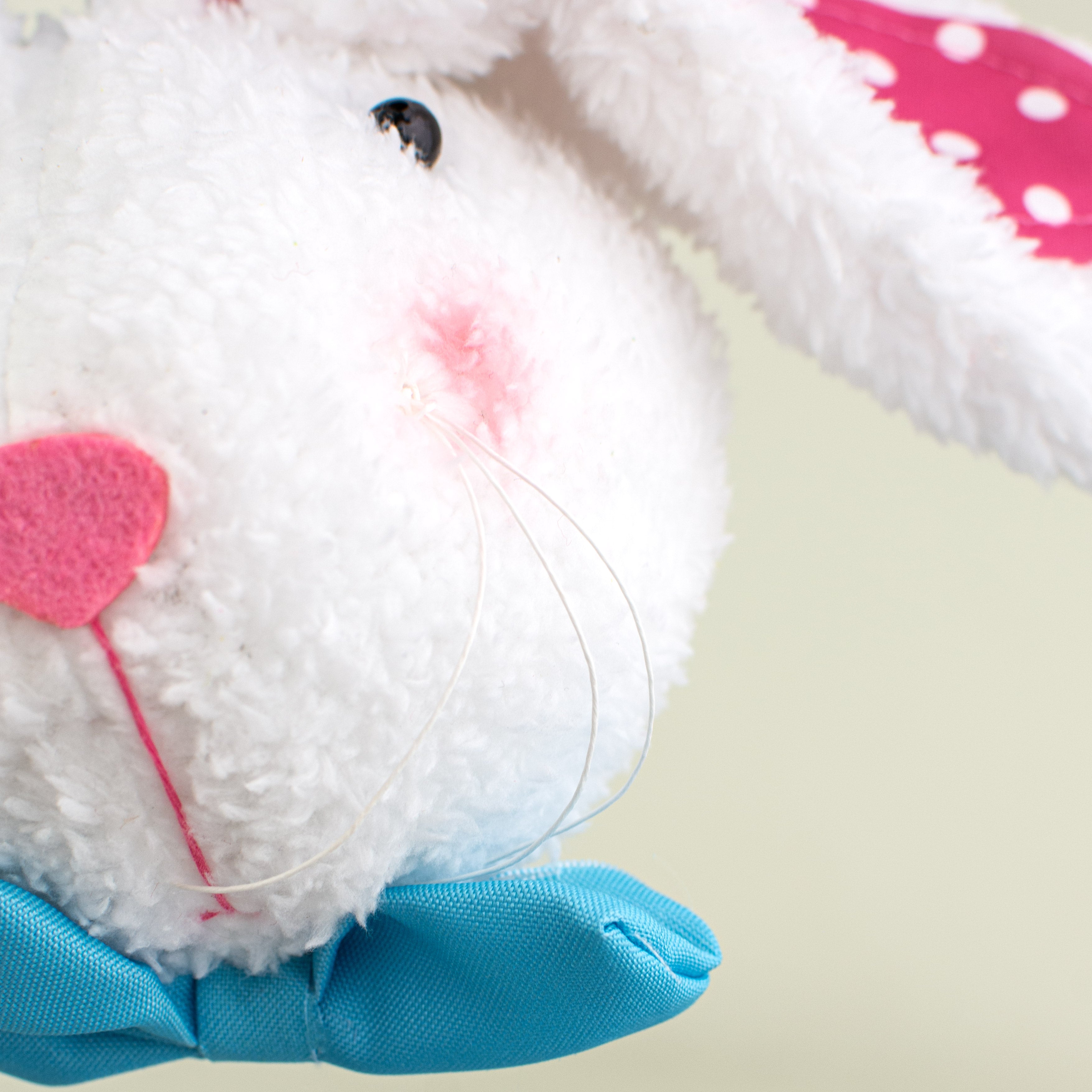Plush Boy Bunny Wreath Decor Kit (2 Pieces) detail photo 4