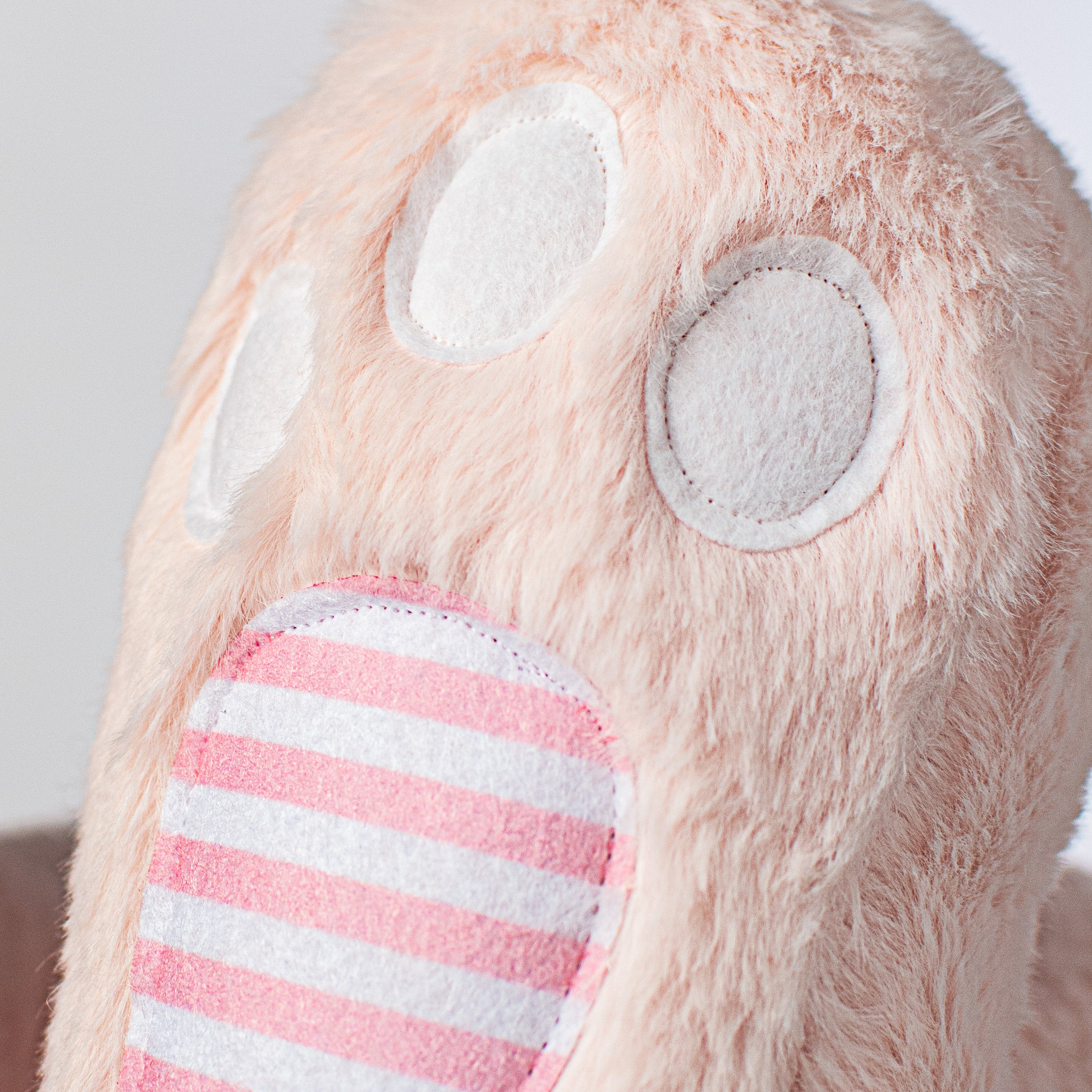 Plush Bunny Wreath Decoration: Light Pink & White detail photo 3