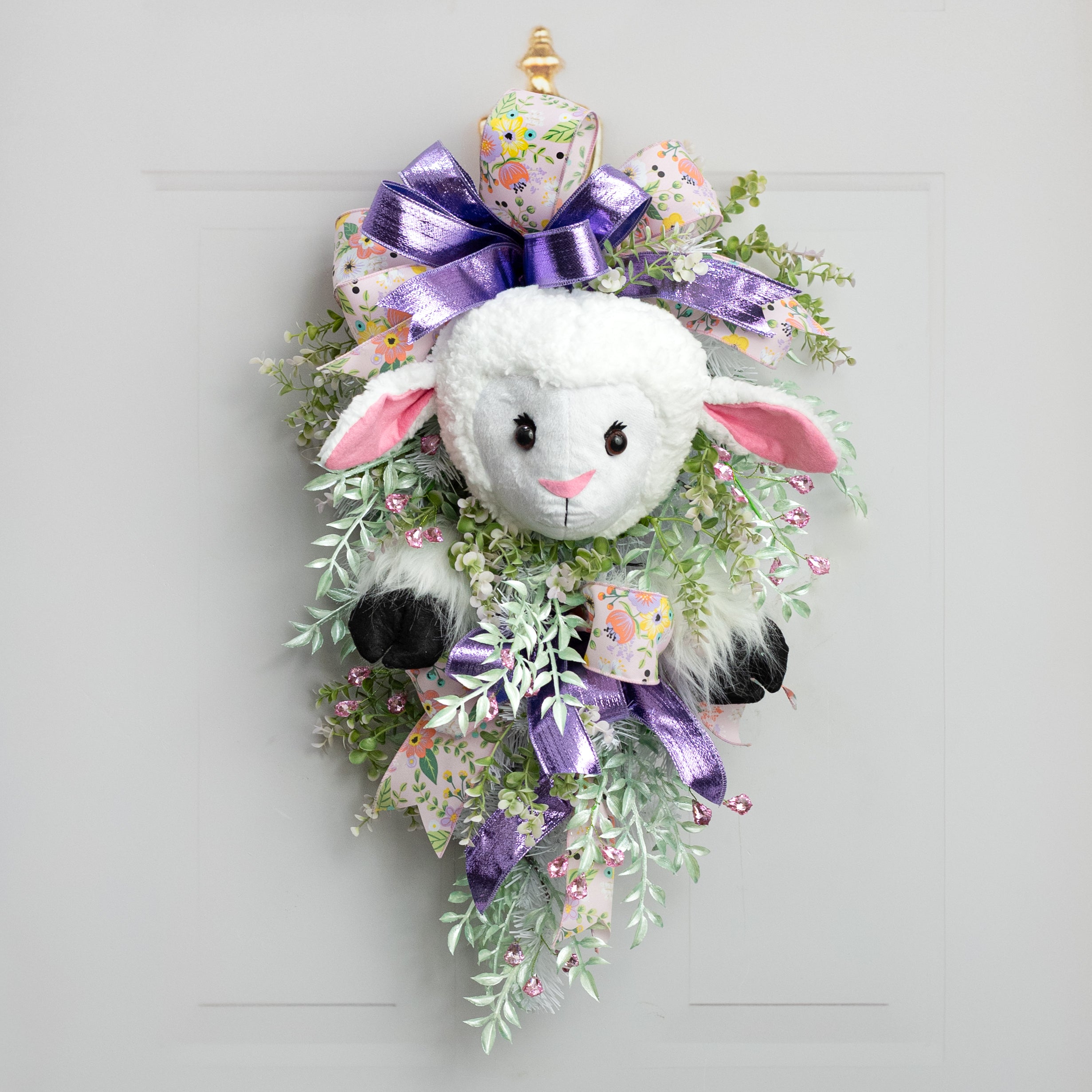 Plush Lamb Face & Paws Wreath Decor Kit (3 Pieces) Lifestyle Photo