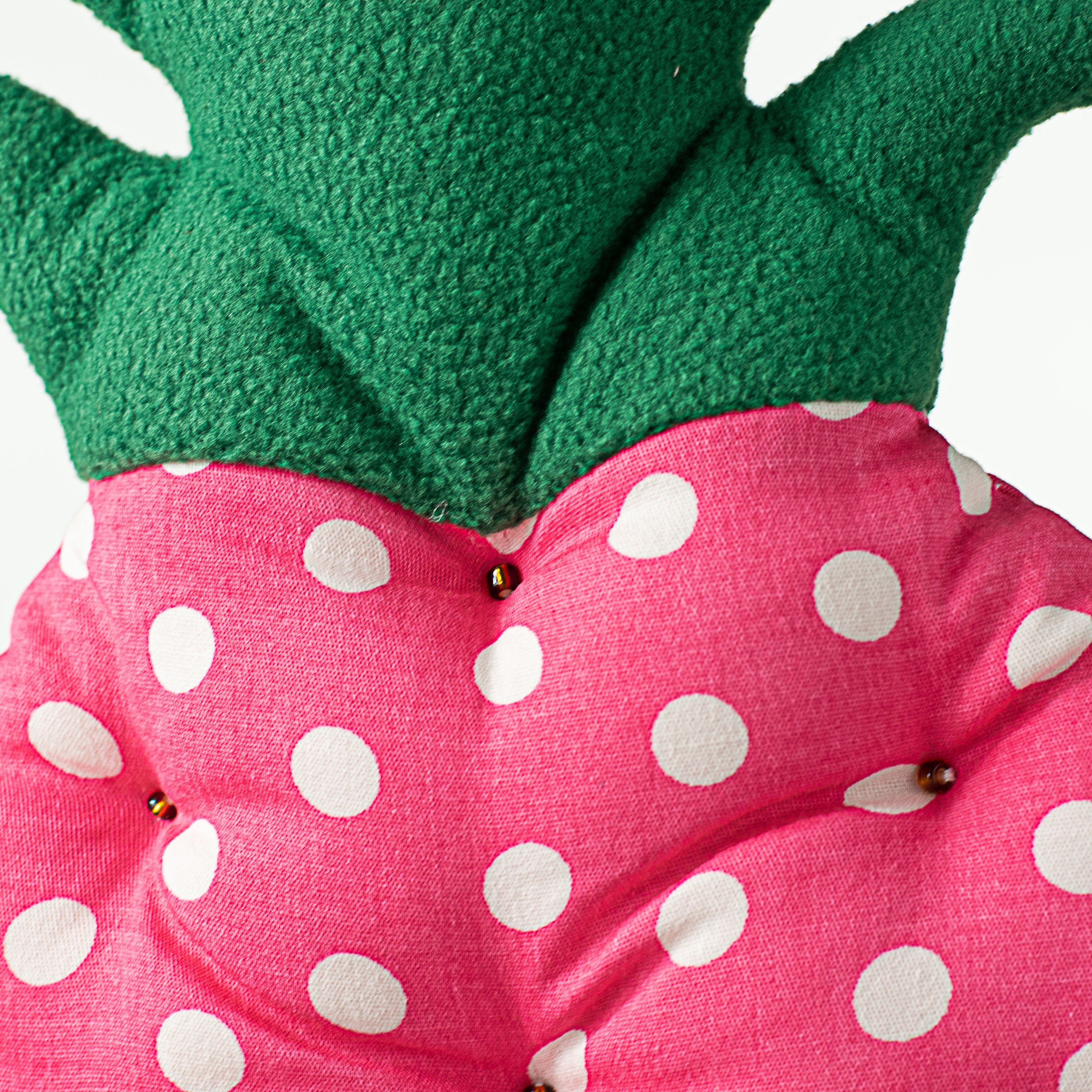 18" Plush Pineapple: Fuchsia Pink detail photo 3