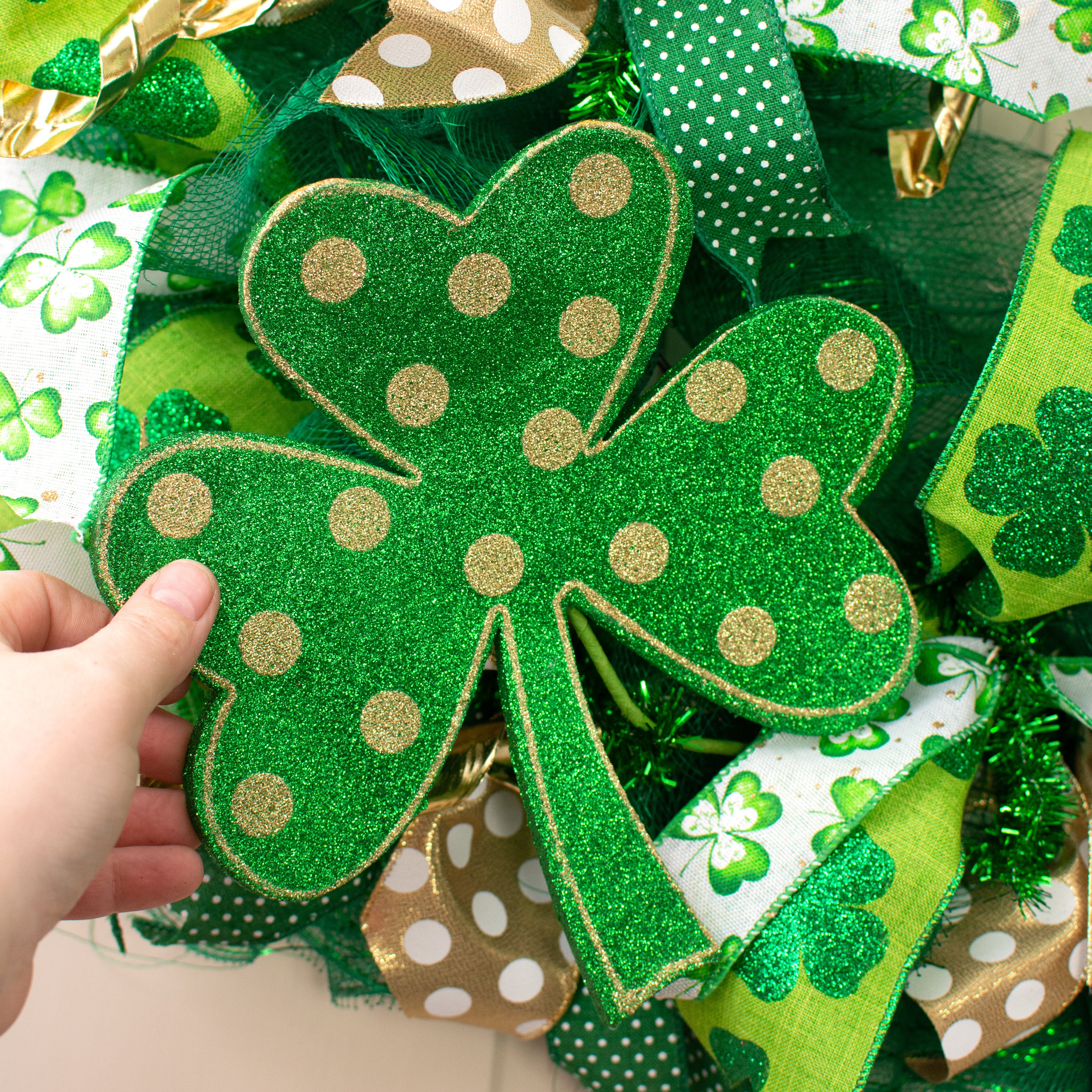 19" Polkadot Clover Pick: Gold Lifestyle Photo
