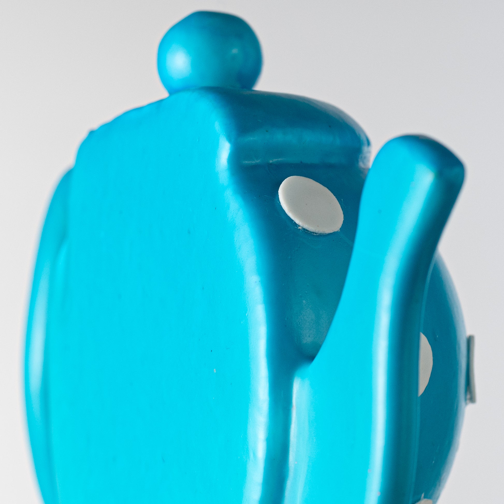 18" Polkadot Tea Pot Pick: Blue Lifestyle Photo