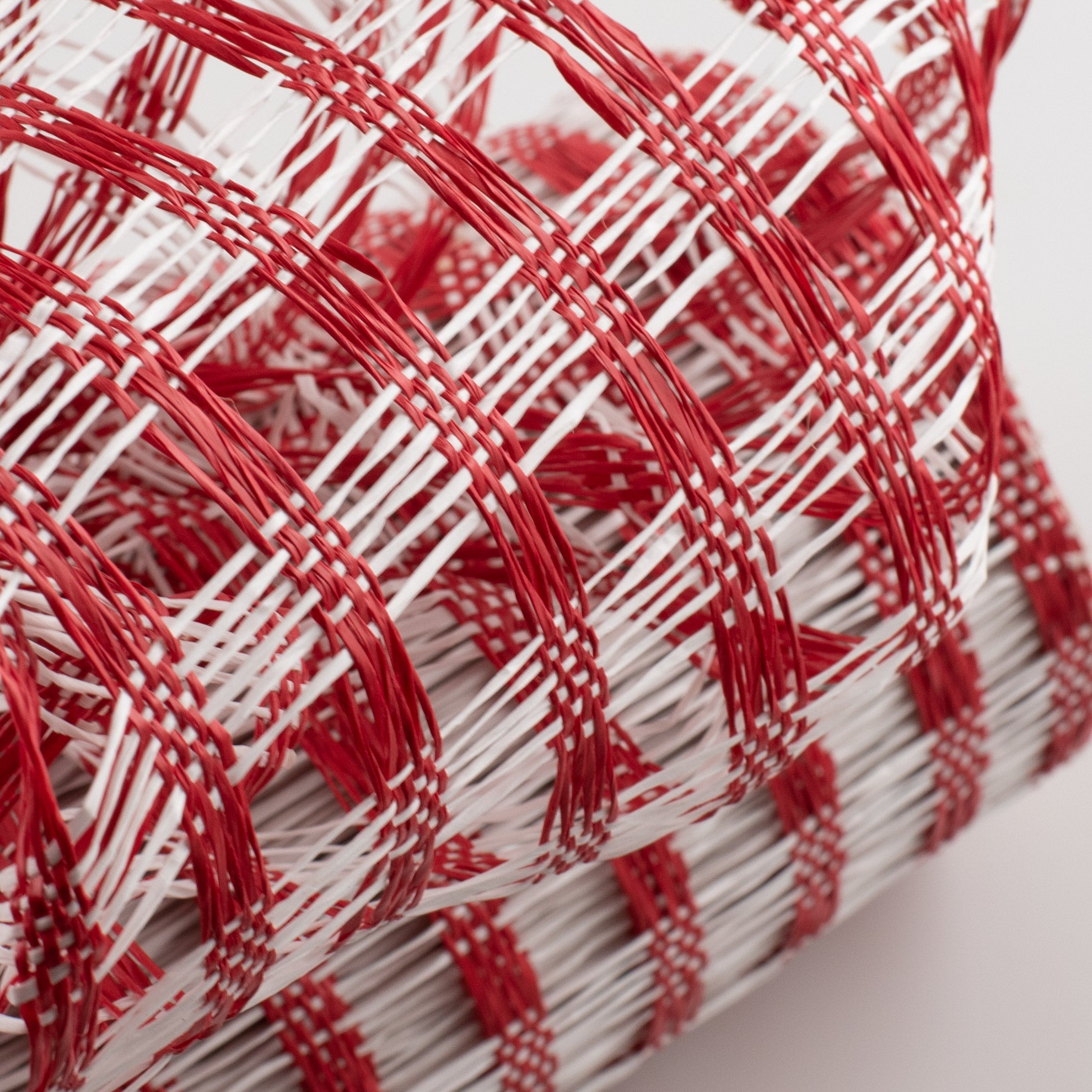 10" Poly Burlap Check Mesh: White & Red Lifestyle Photo