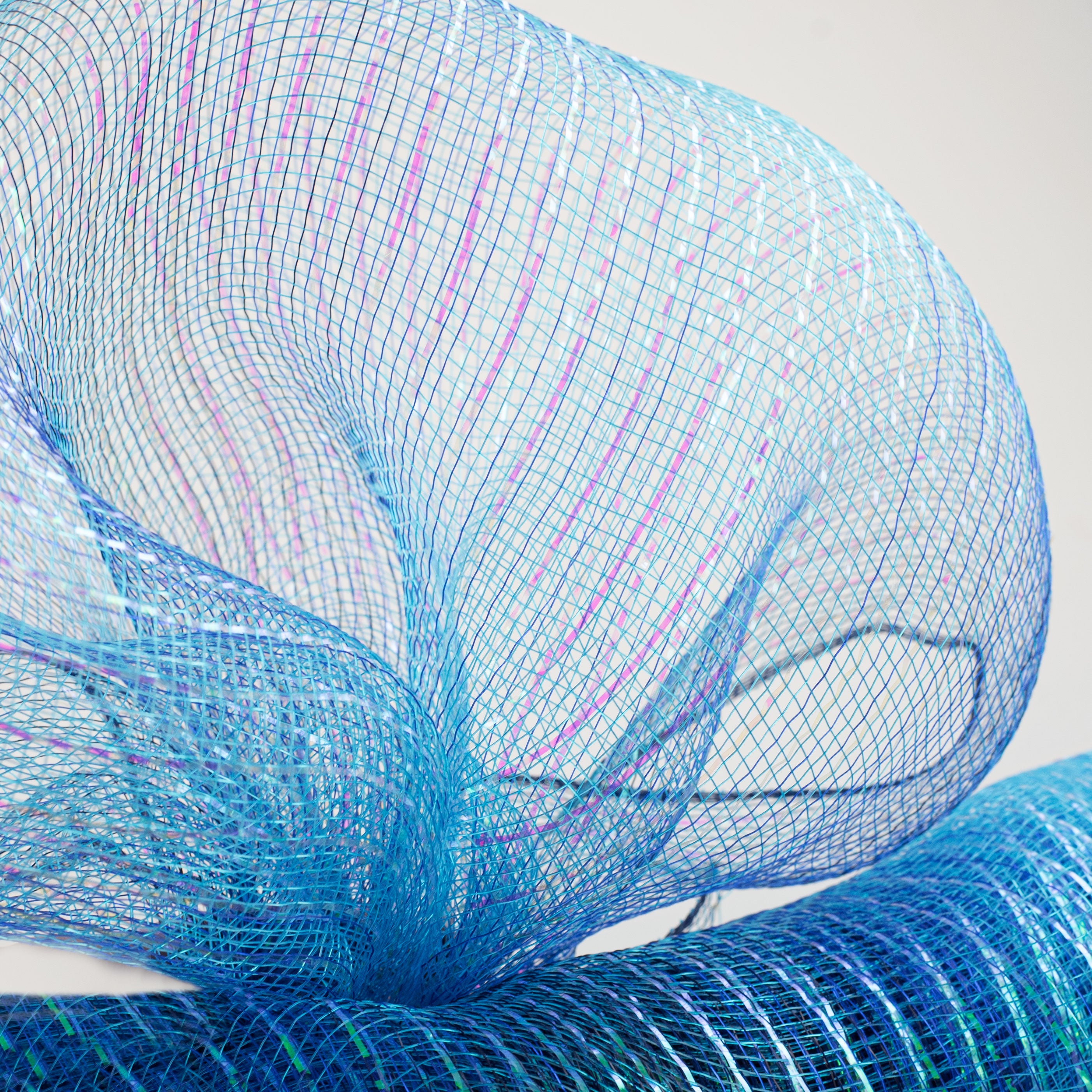 21" Poly Deco Mesh: Blue Iridescent Ombré Lifestyle Photo