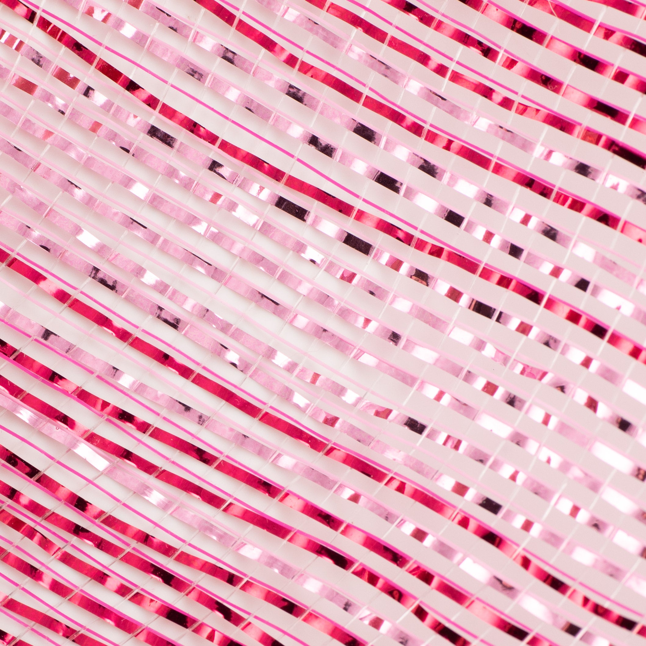 10" Poly Deco Mesh: Fuchsia Metallic Ombré detail photo 3