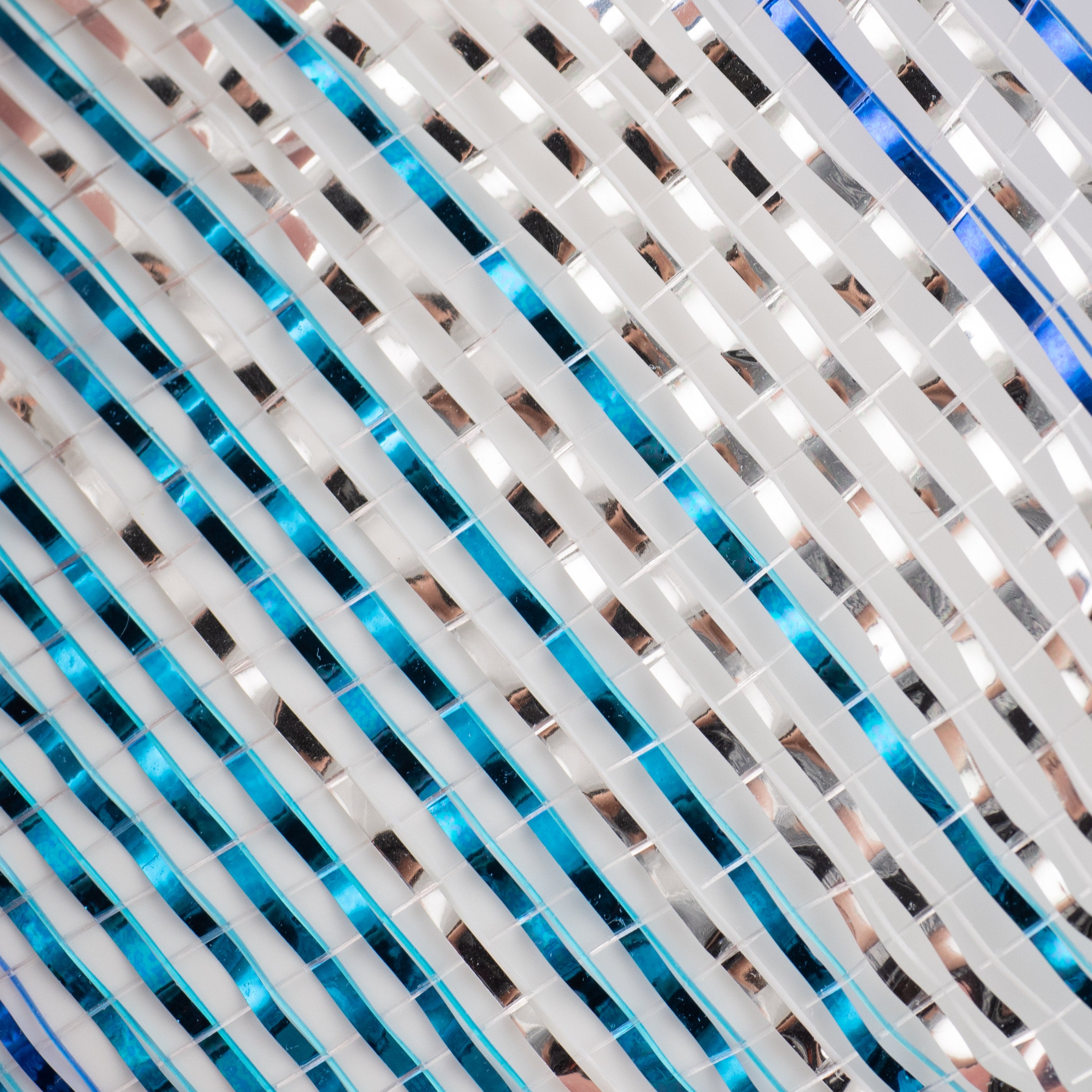10" Poly Deco Mesh: Metallic Blended Blue Ombré detail photo 3