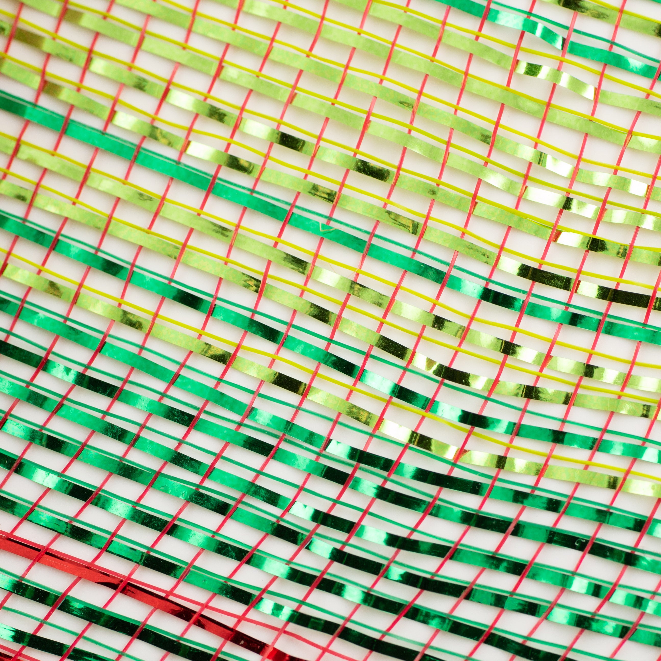 10" Poly Deco Mesh: Metallic Christmas Lime Ombré detail photo 3