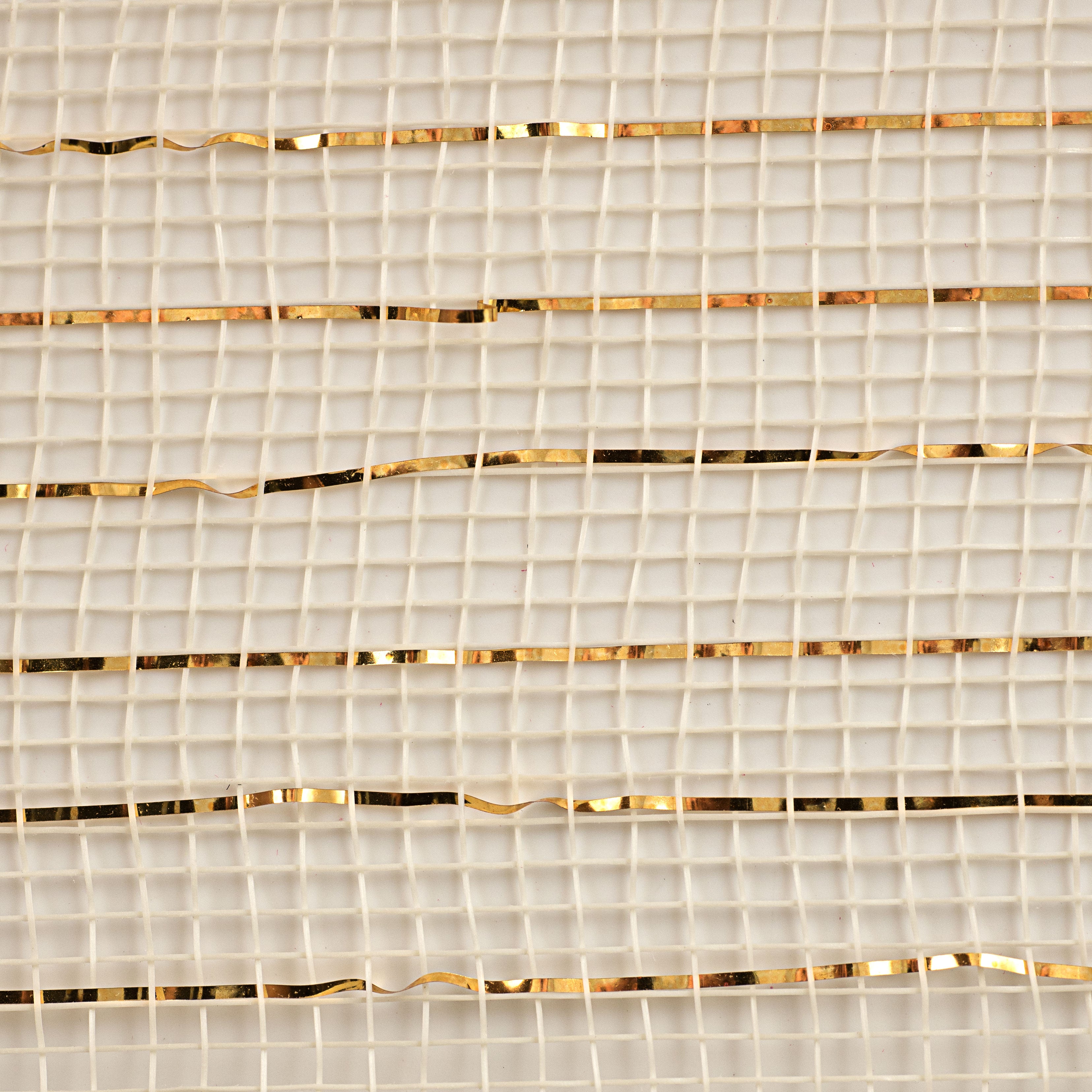 21" Poly Deco Mesh: Metallic Cream & Gold detail photo 3