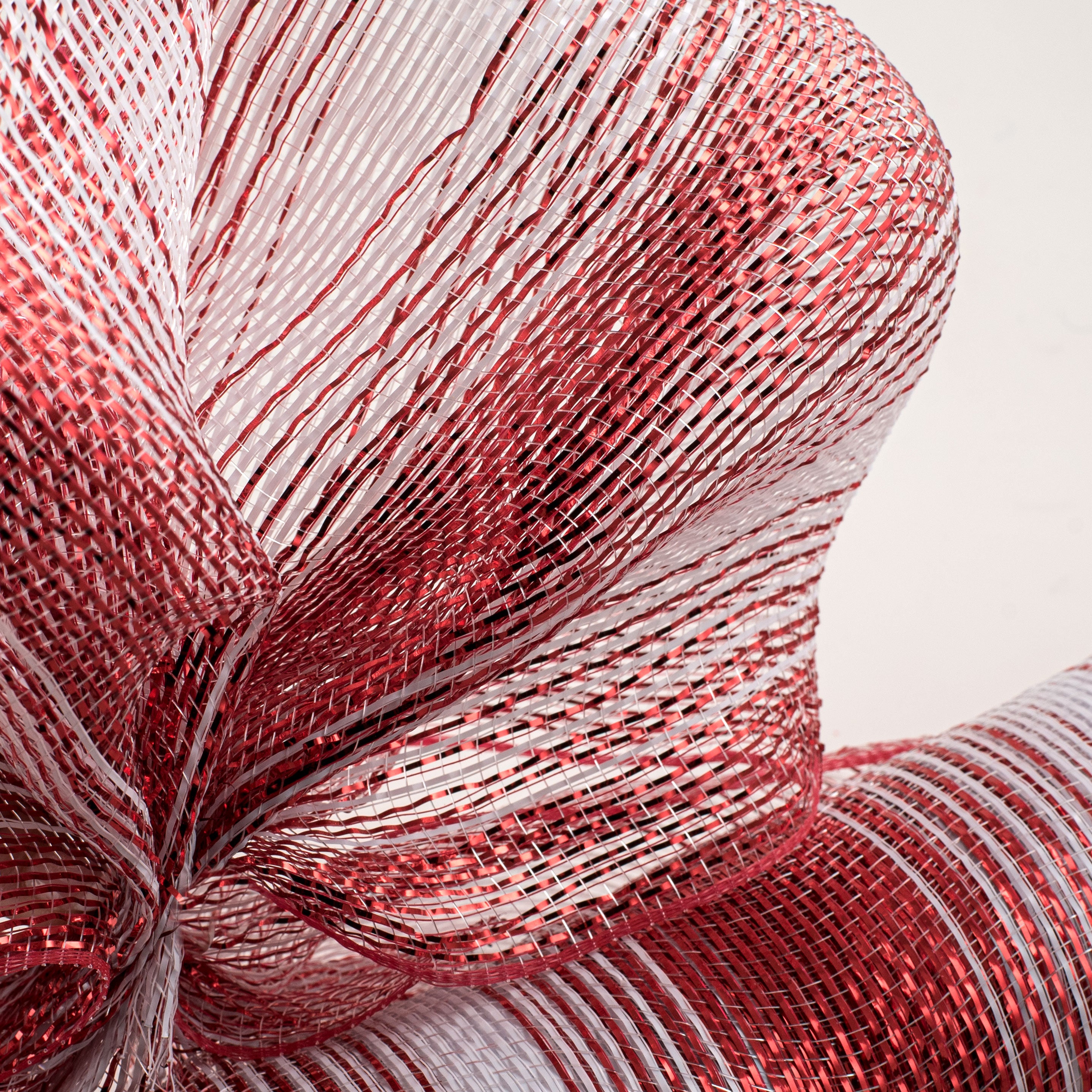 21" Poly Deco Mesh: Metallic Red/White Ombré Lifestyle Photo