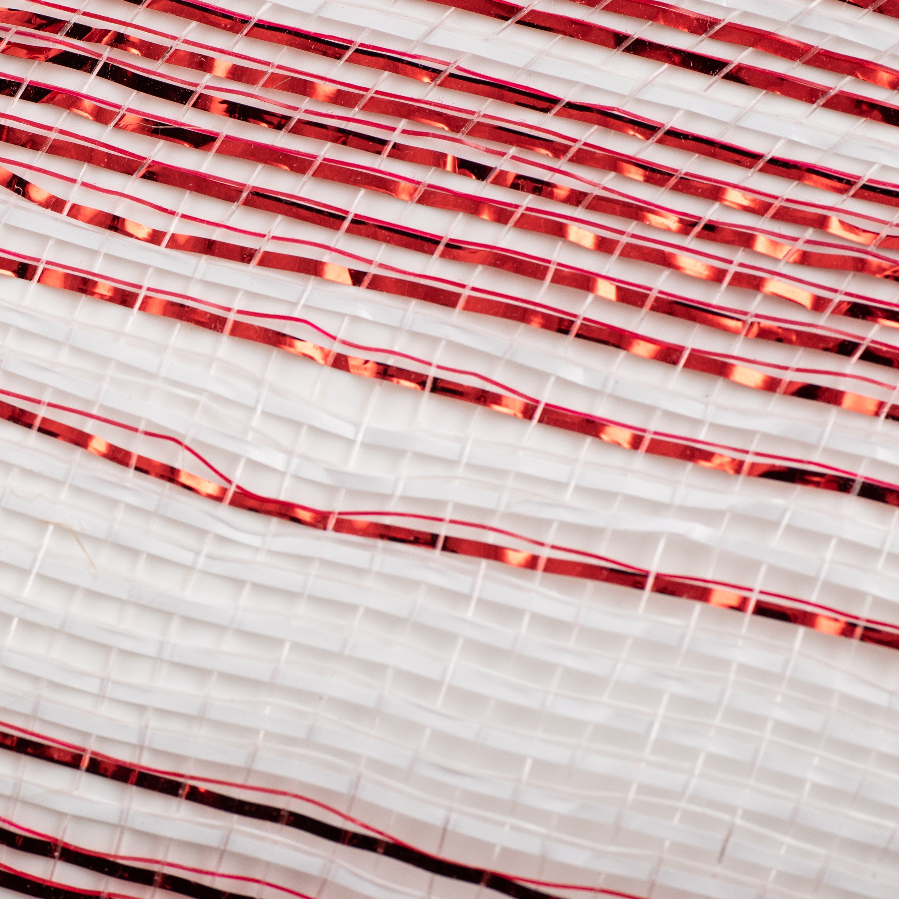 10" Poly Deco Mesh: Metallic Red/White Ombré detail photo 3